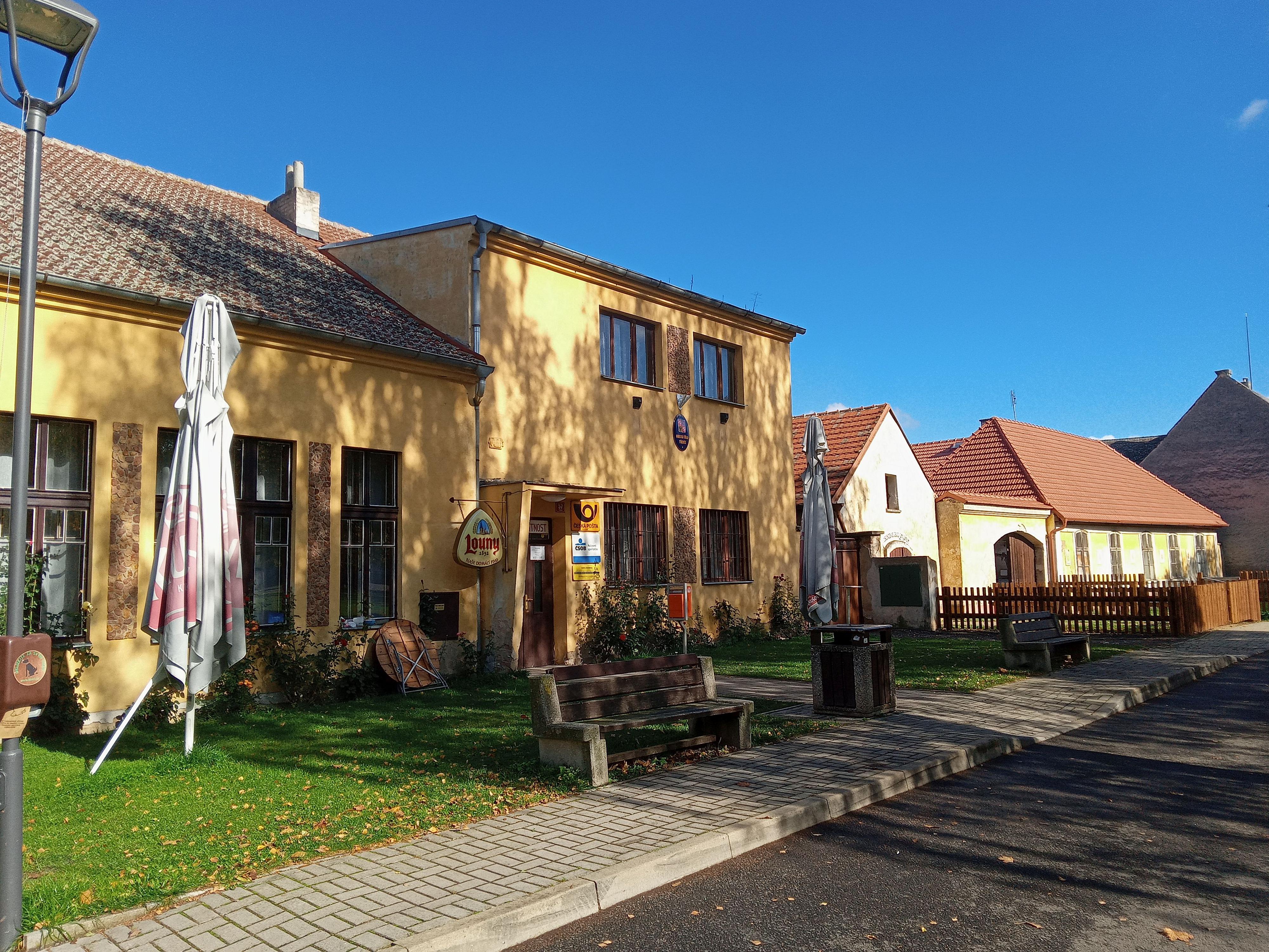 Třebíz - obecní úřad foto 6