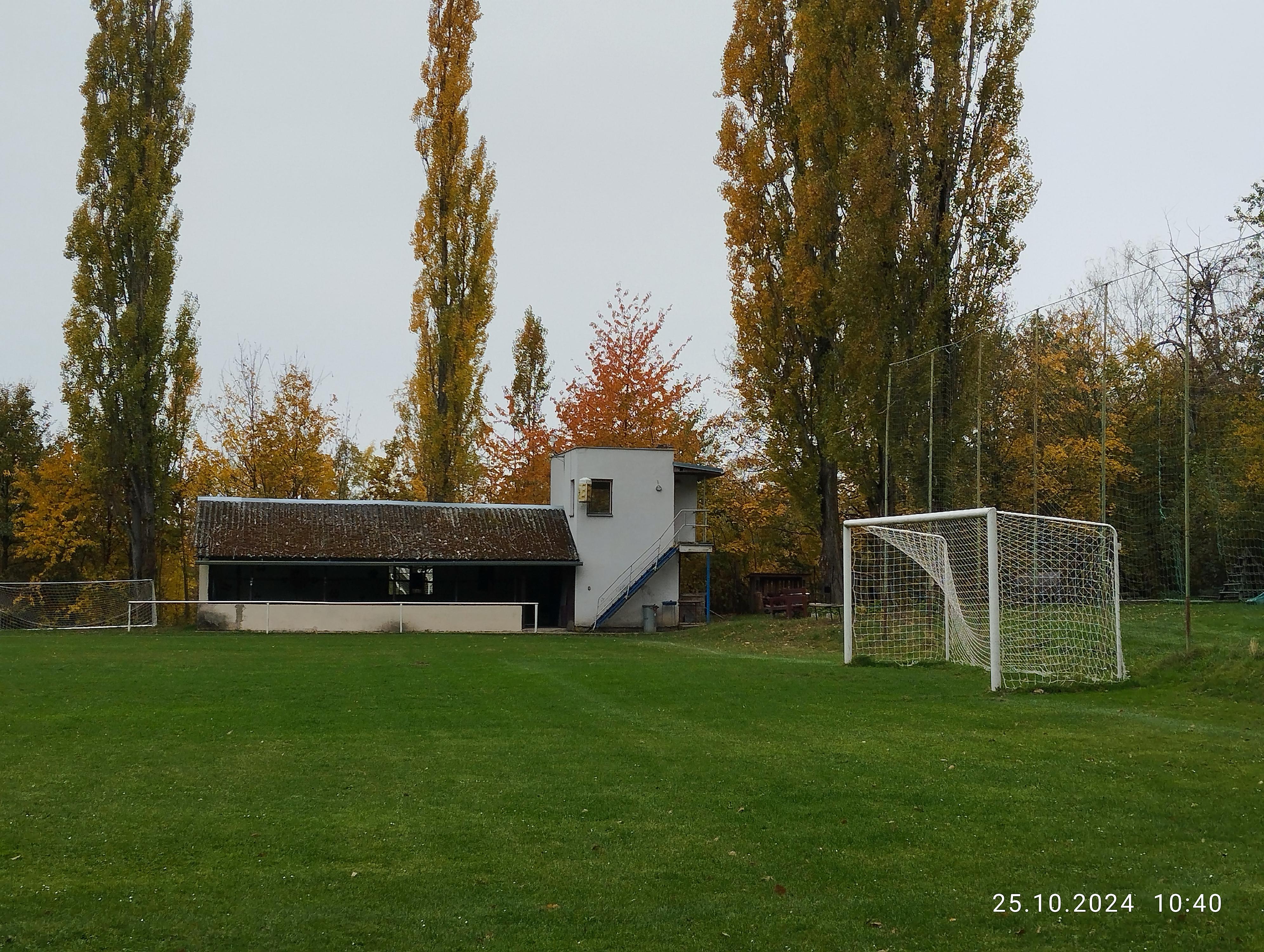 Fotbalové hřiště Podhradí foto 3