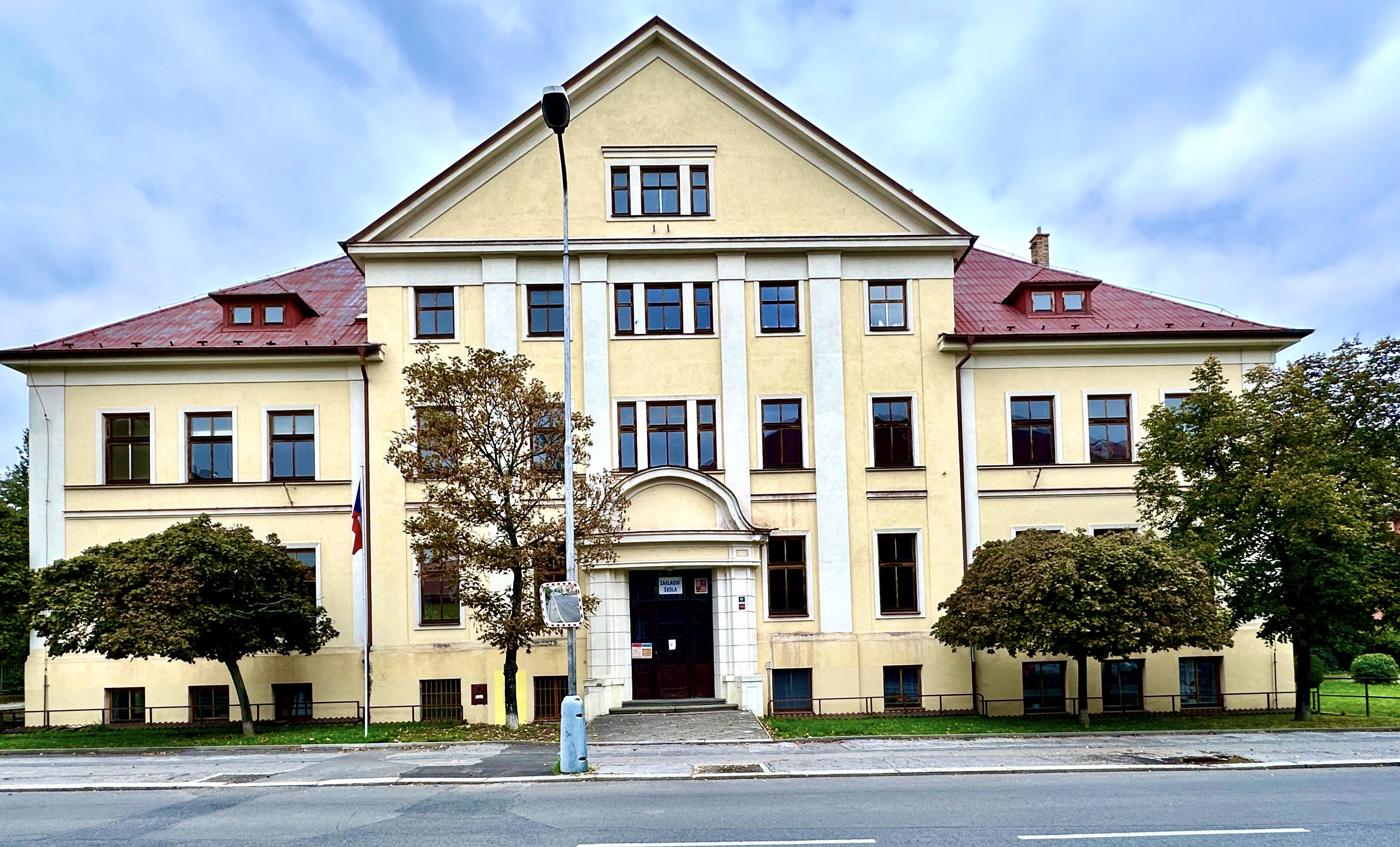 ZŠ Chomutov, Školní foto 3