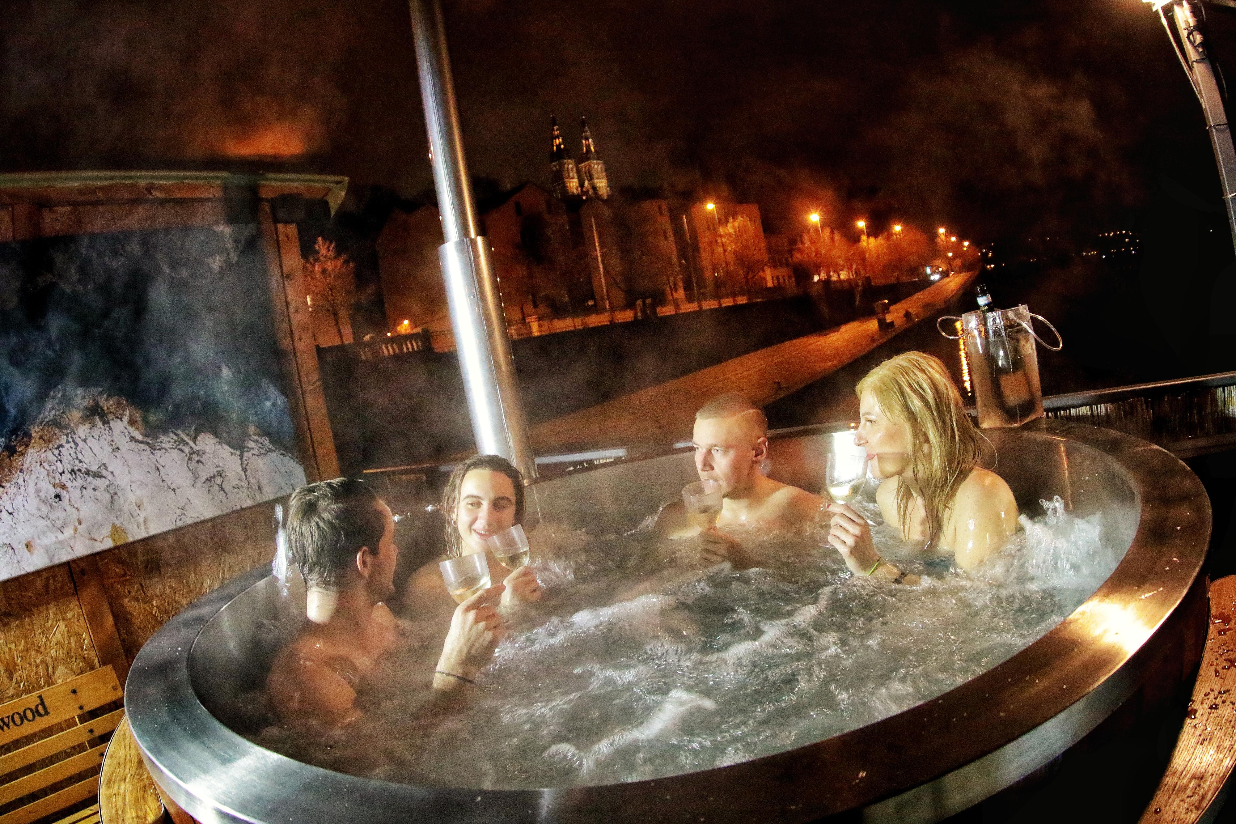 Privátní sauna nebo vířivka na Vltavě