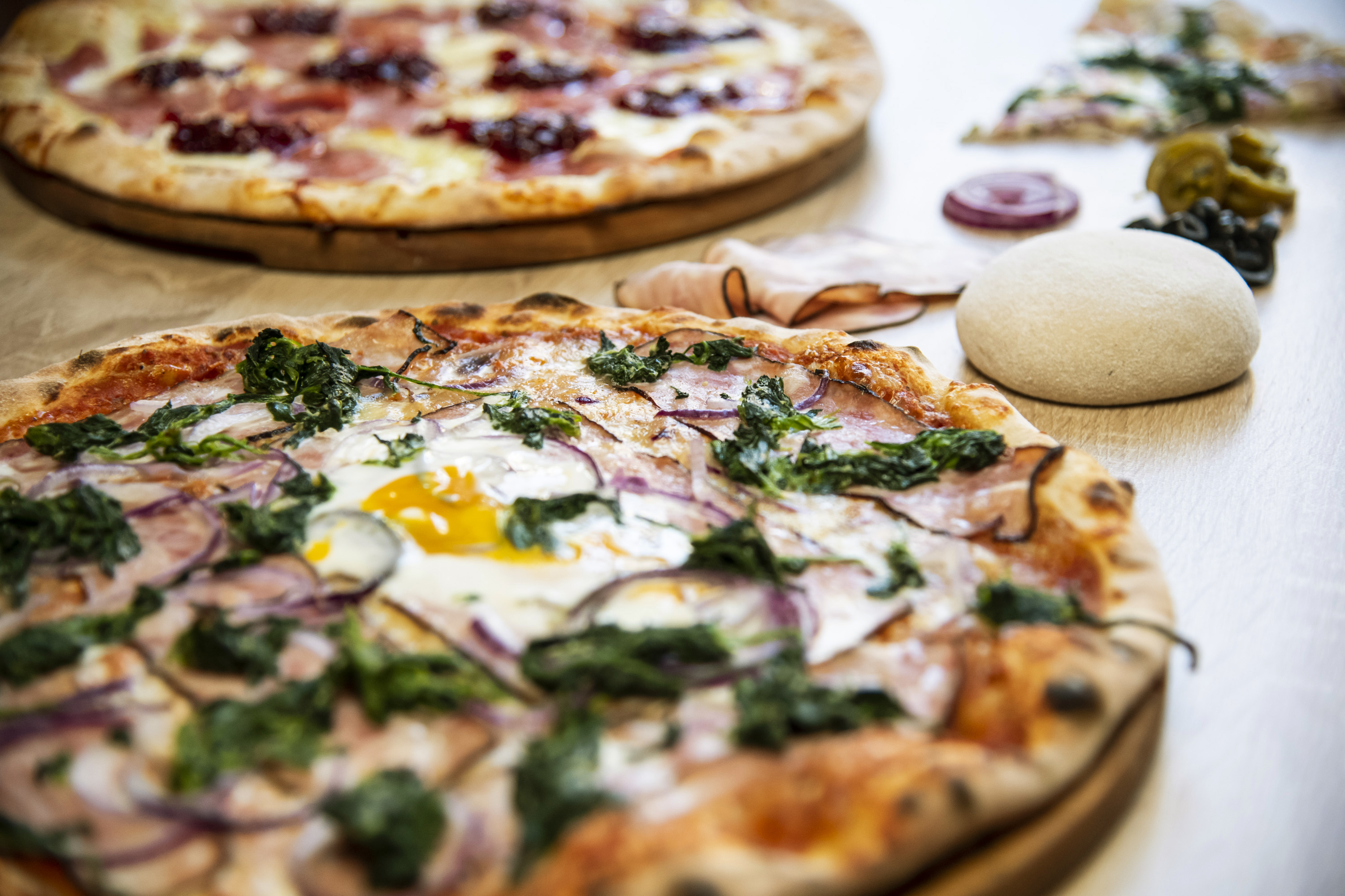 Polední nabídka italské pizzy