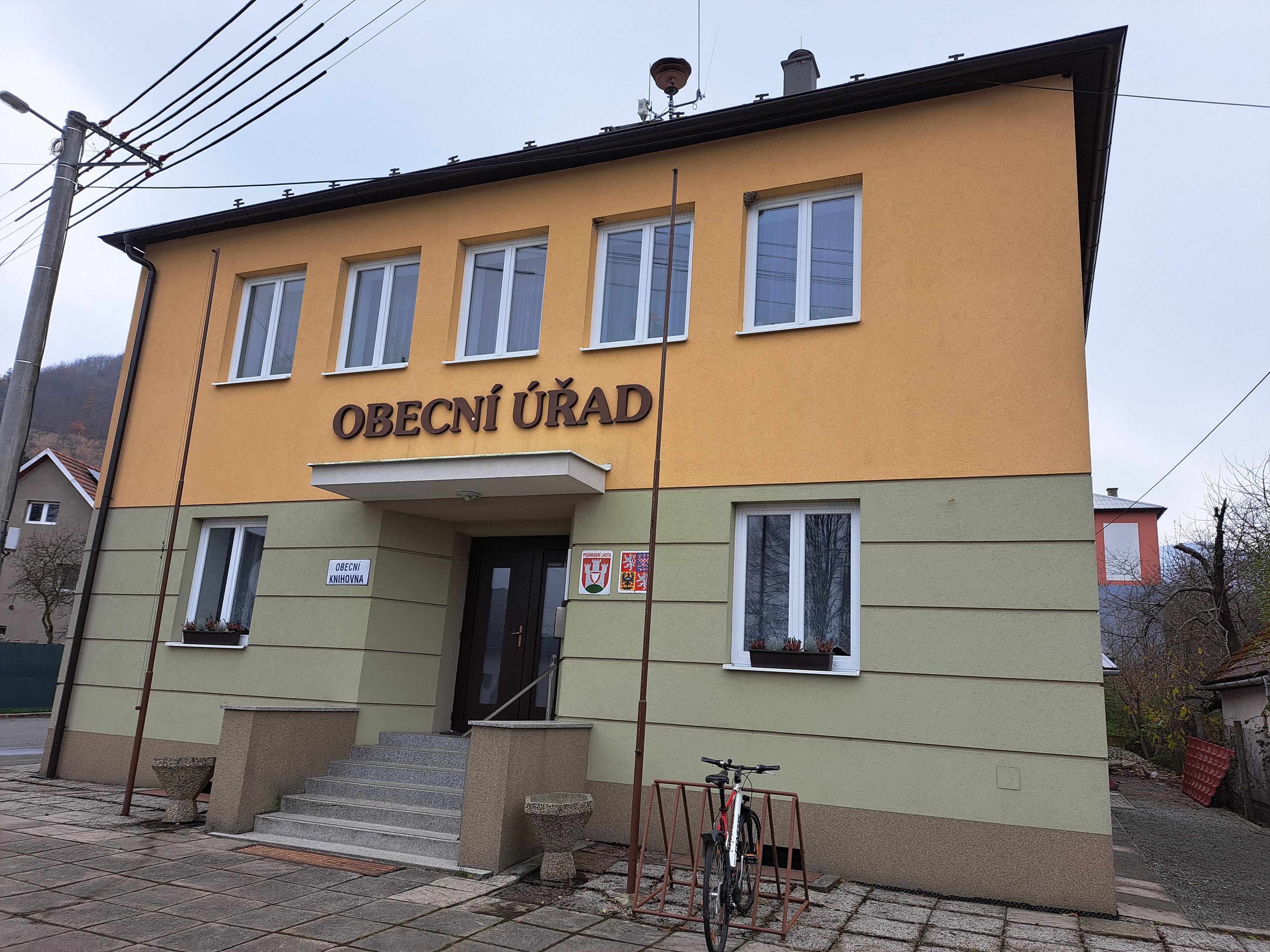 Podhradní Lhota - obecní úřad foto 5