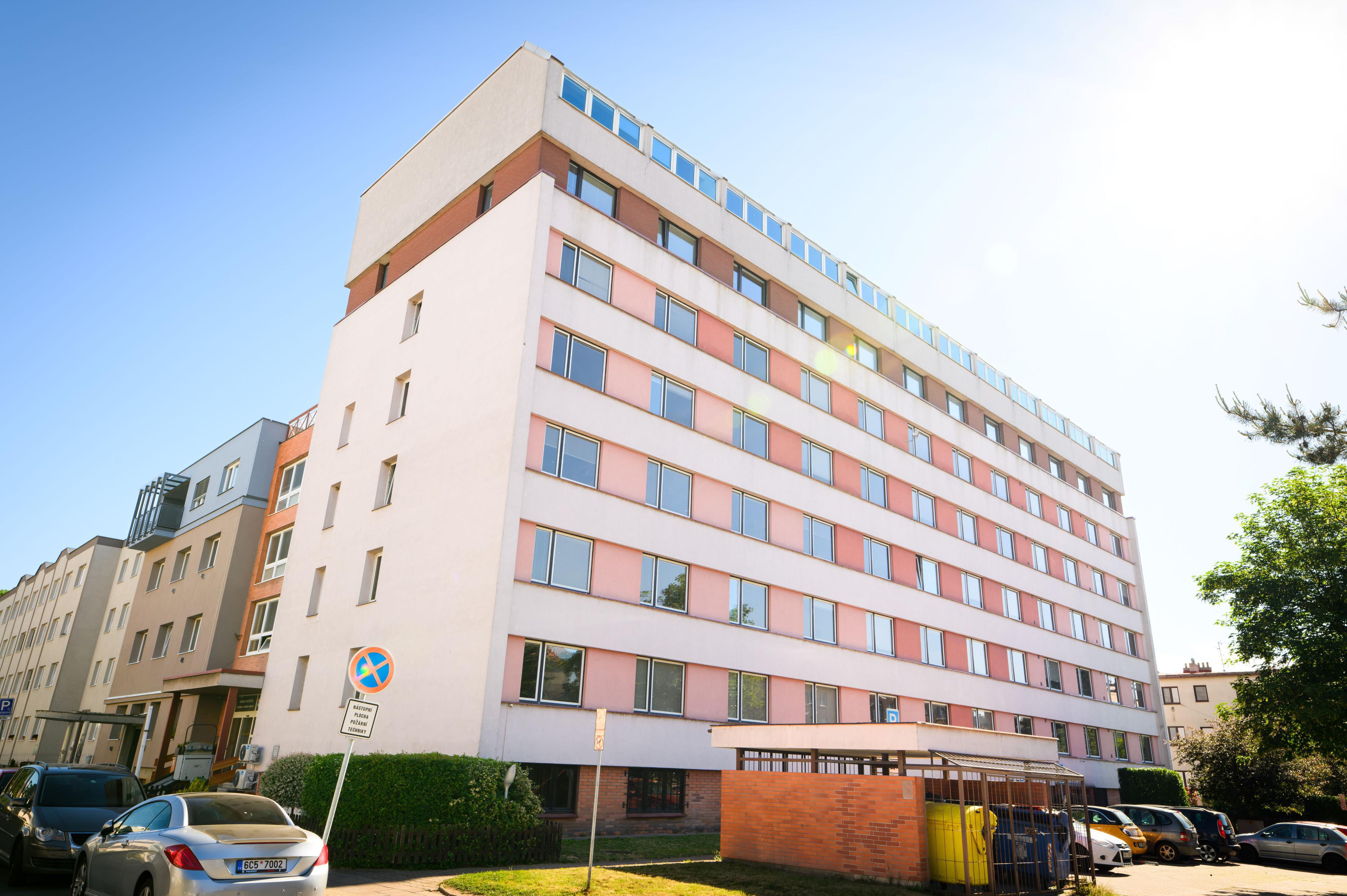 Domov mládeže, internát a školní jídelna Hradec Králové