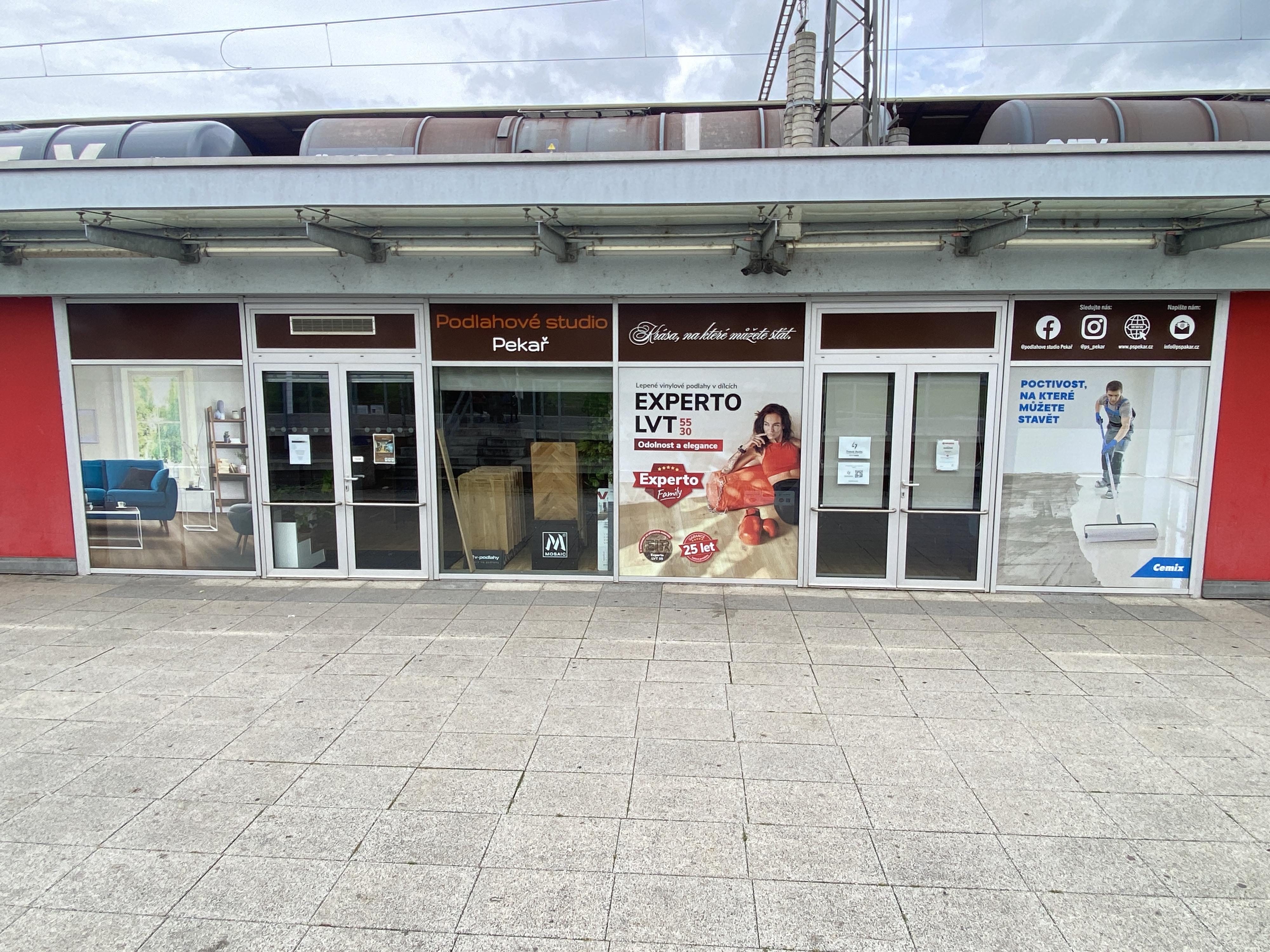 Dveře a Podlahy Pekař