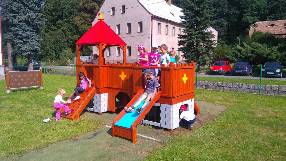 Dřevo v zahradě foto 2