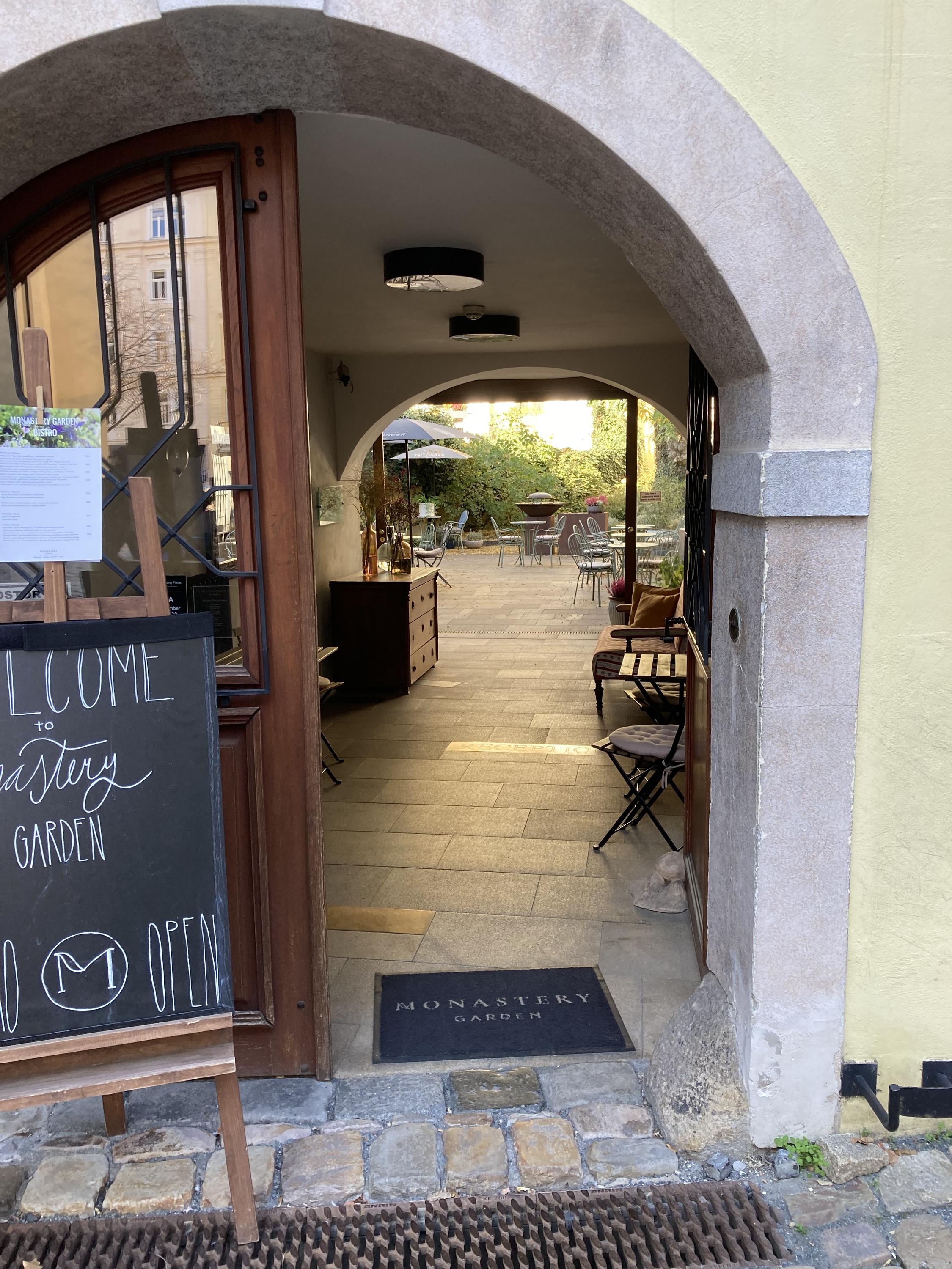 Monastery Garden Bistro foto 3
