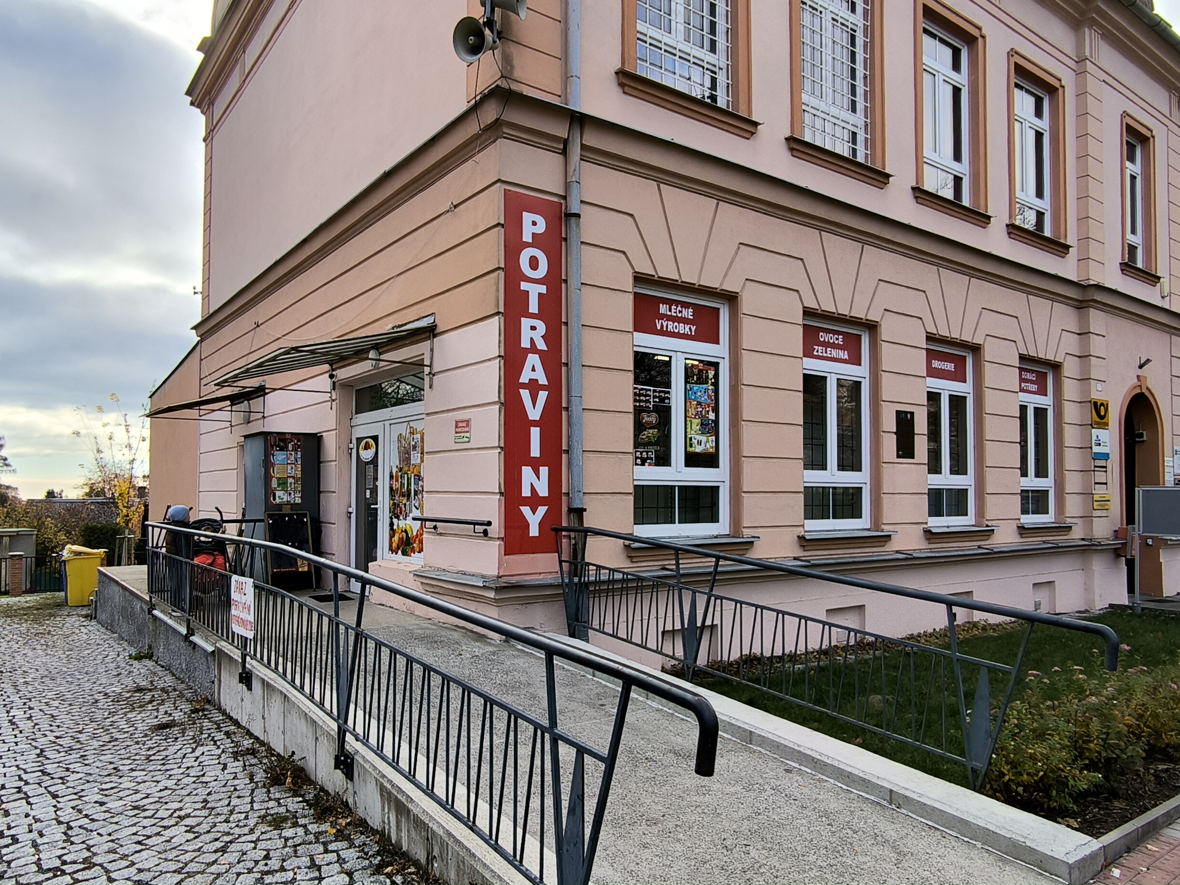 Potraviny nám. Sadové foto 1