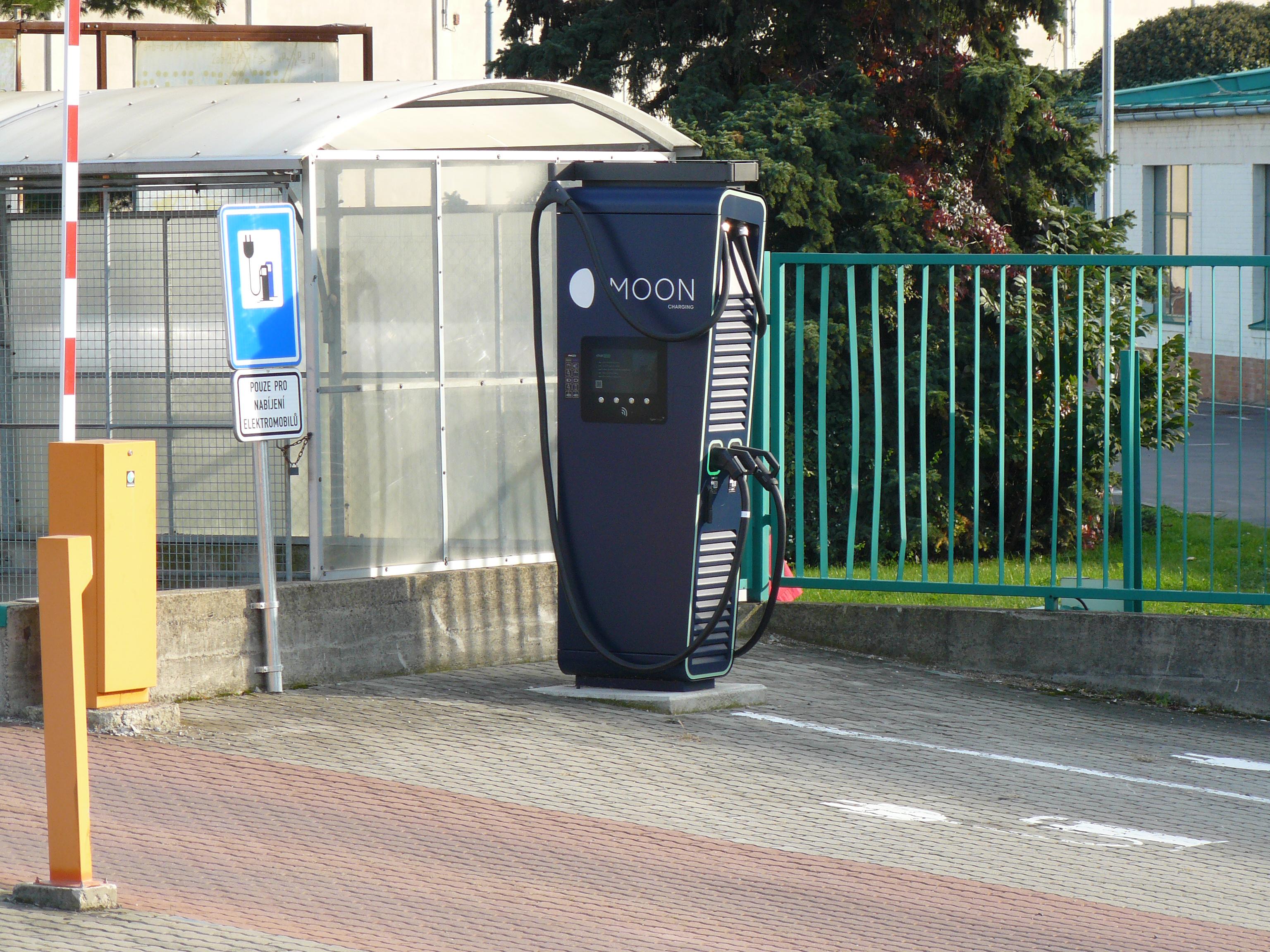 Nabíjecí stanice pro elektromobily Ke Kablu