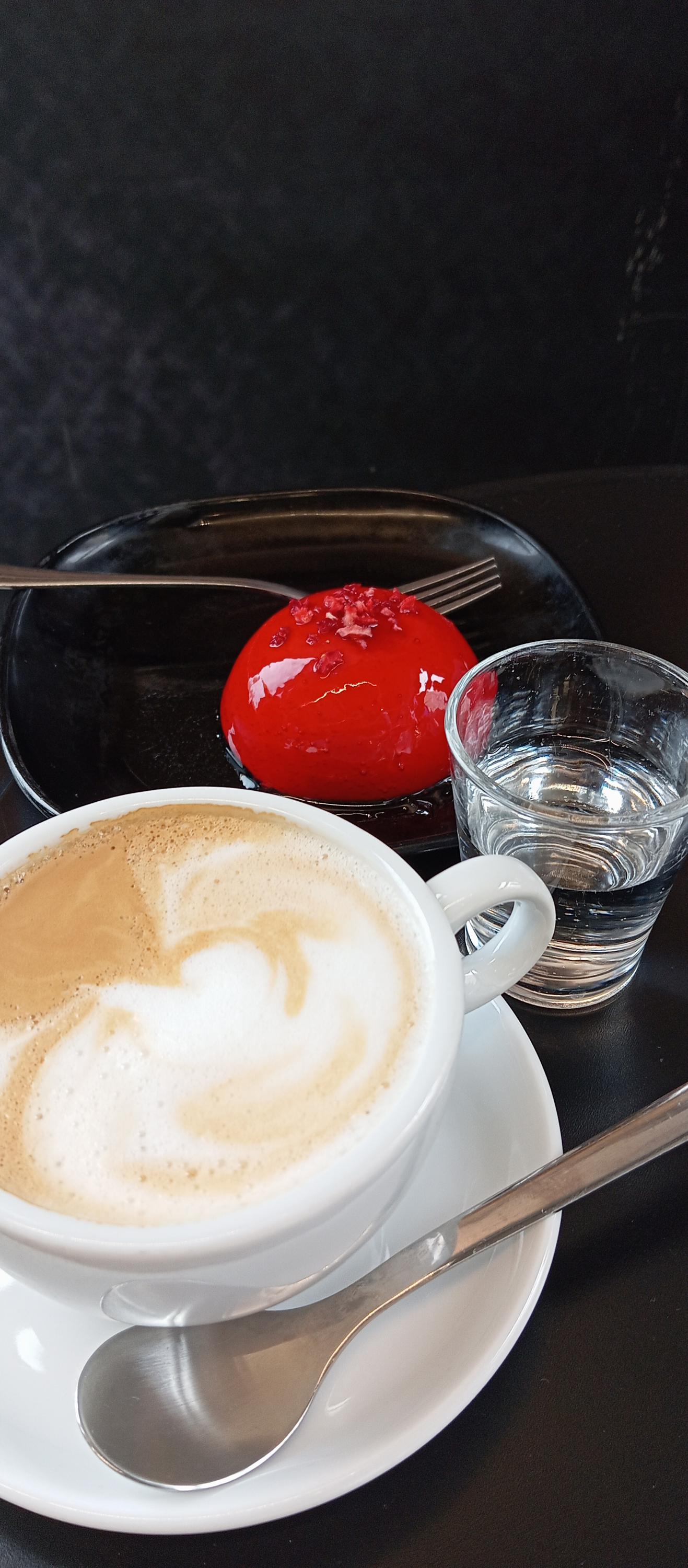 Švédská restaurace a kavárna IKEA Brno foto 6