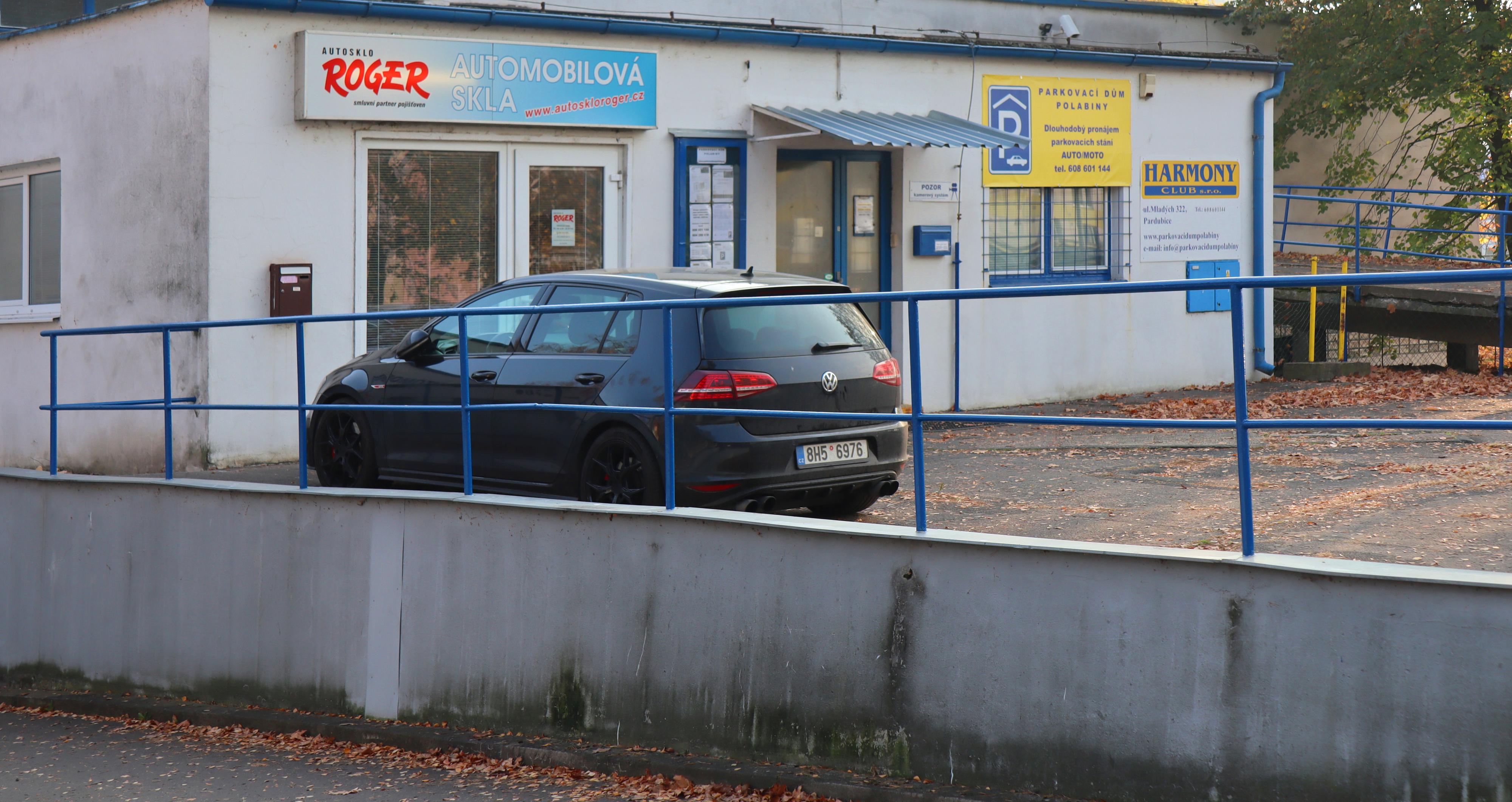 Parkovací dům Polabiny foto 3