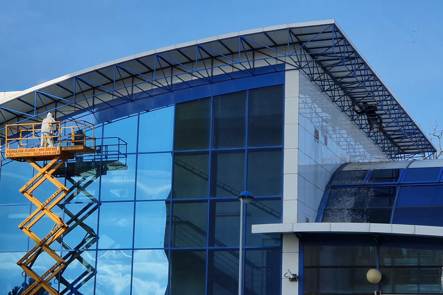 Nátěry a renovace konstrukcí a fasád