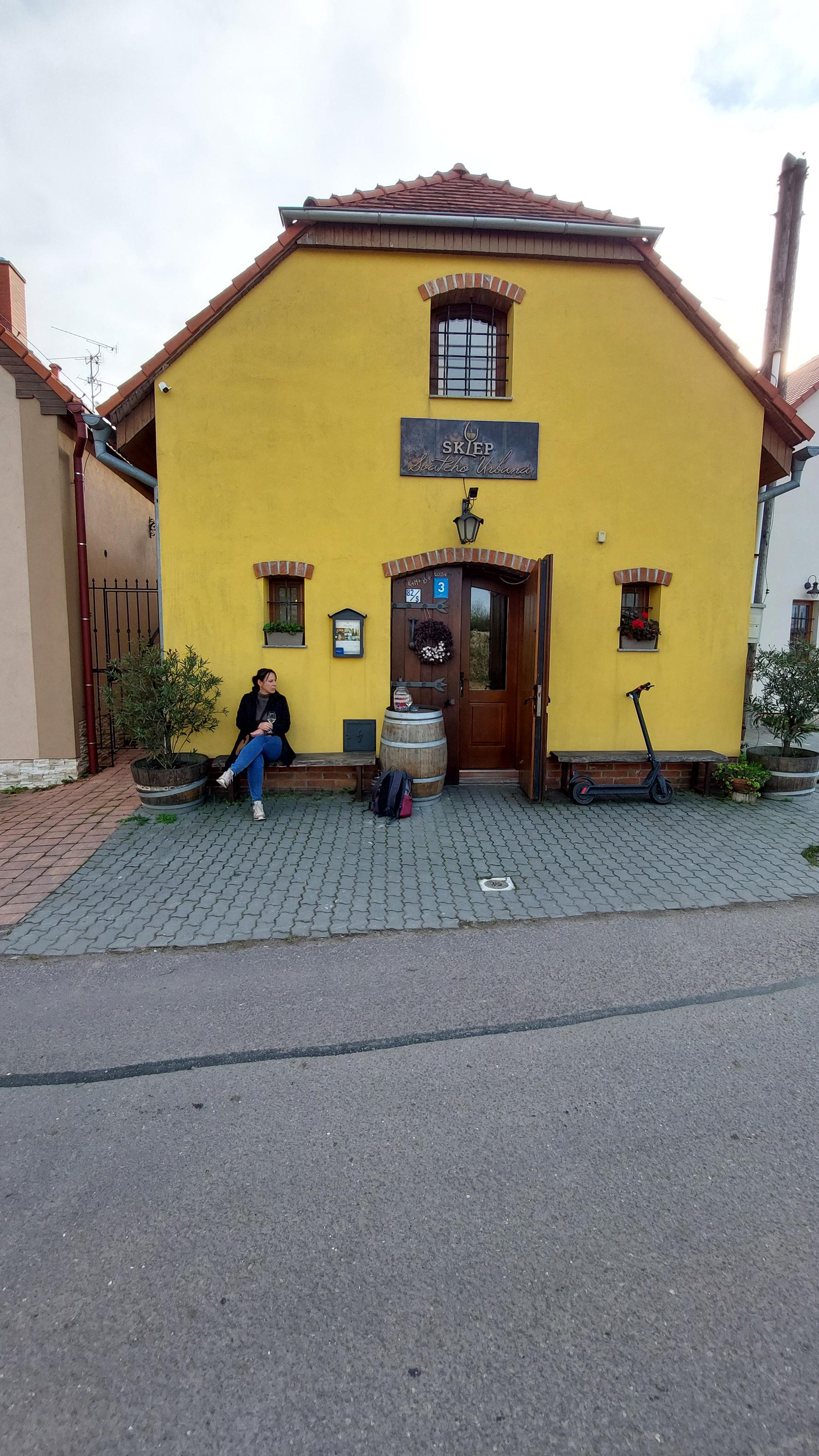 Sklep sv. Urbana foto 2