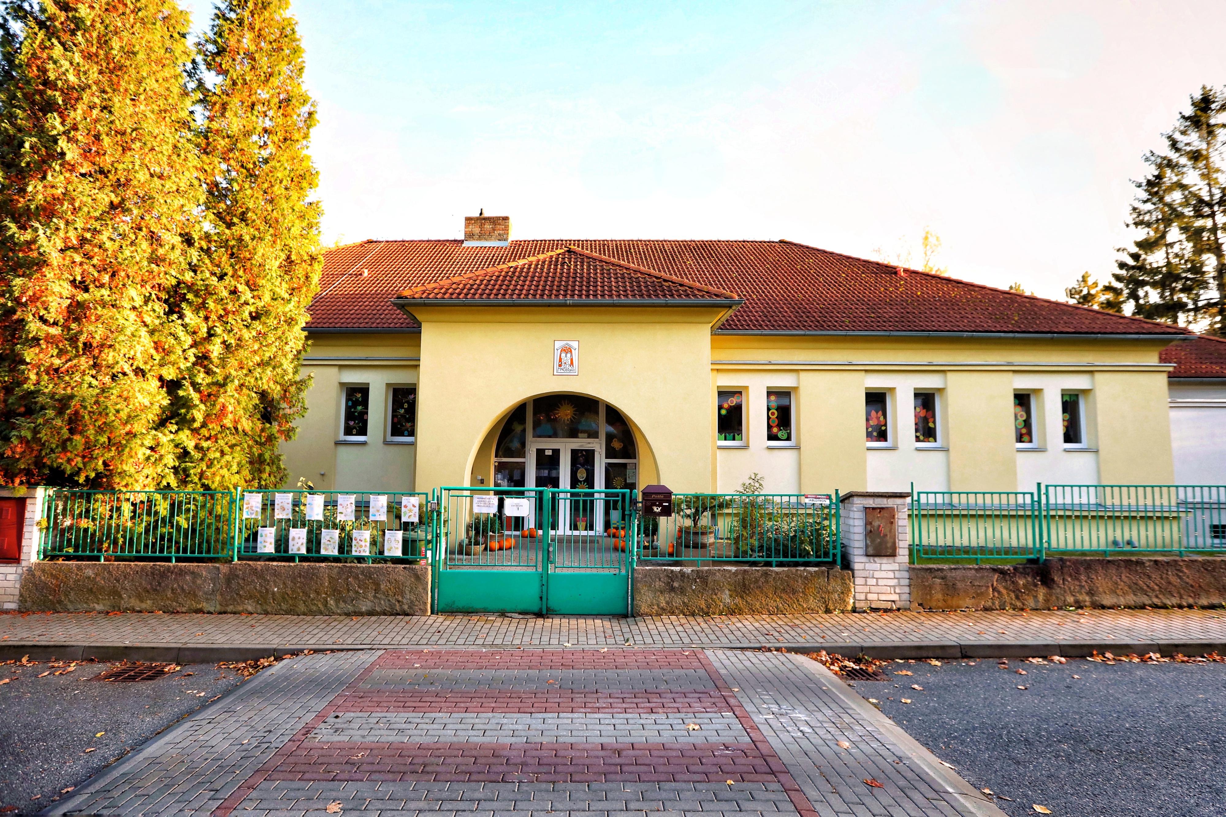 MŠ Mníšek pod Brdy, 9. května foto 3