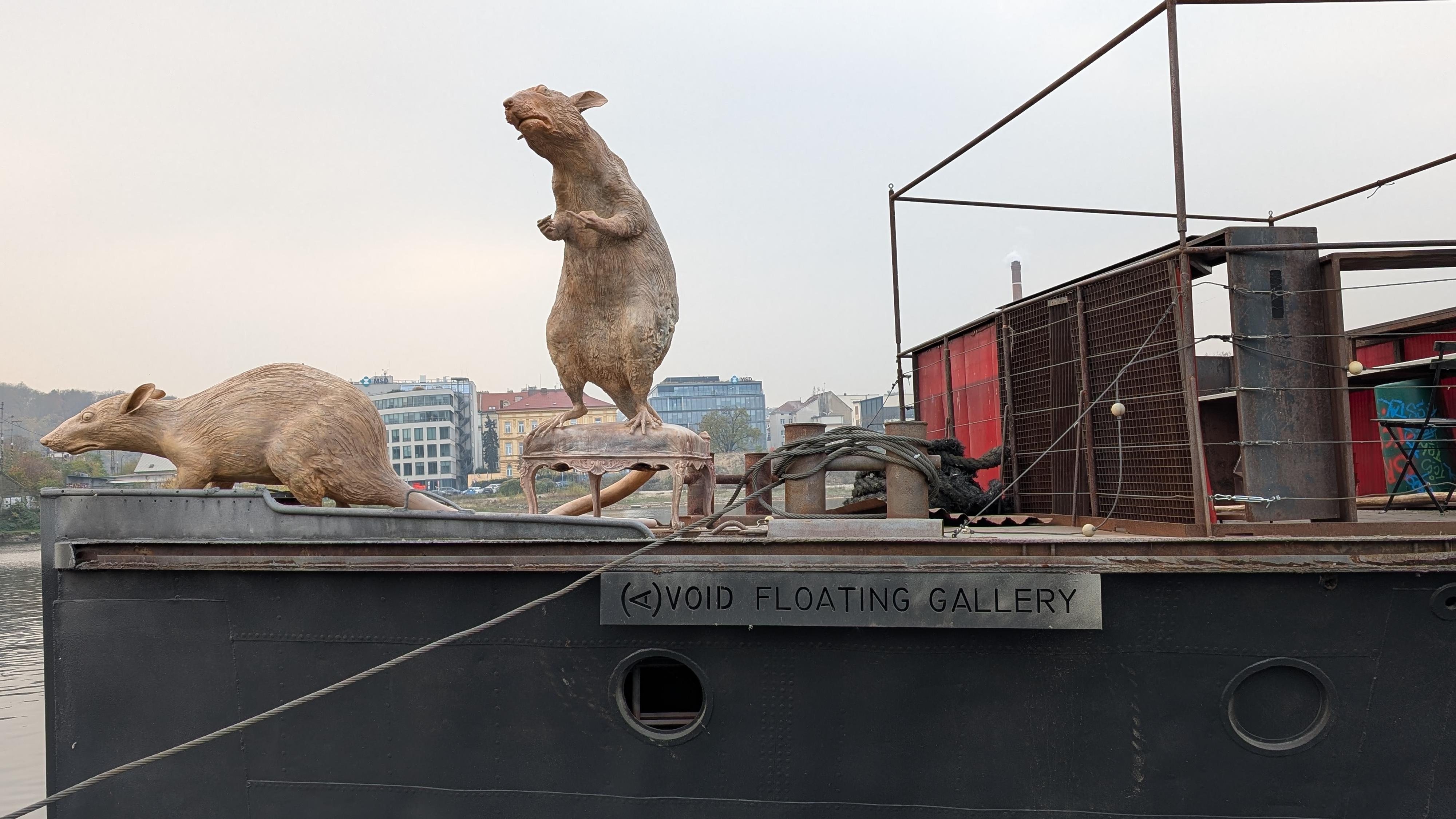 (A)VOID Floating Gallery foto 4