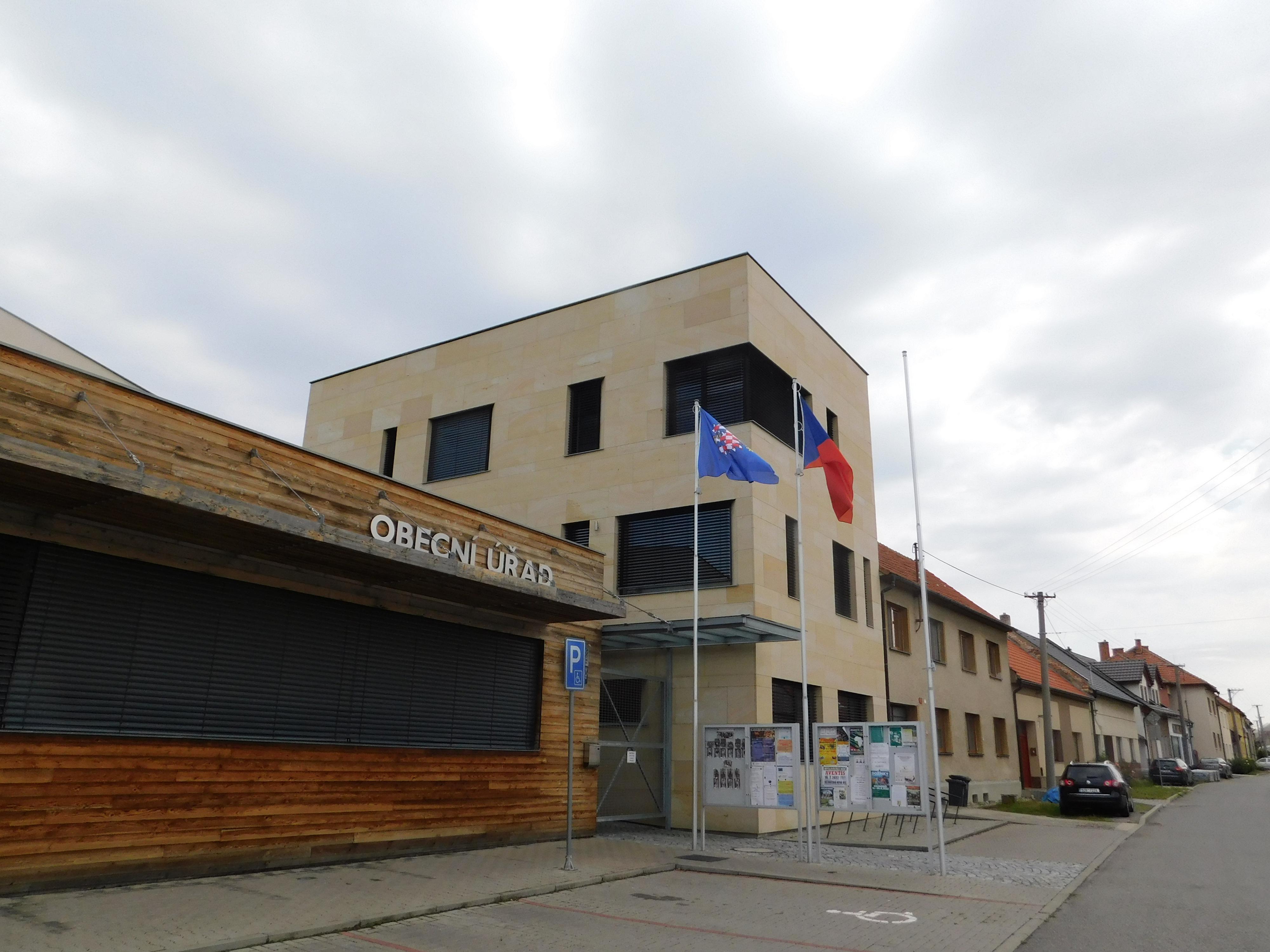 Ostrožská Nová Ves - obecní úřad foto 6