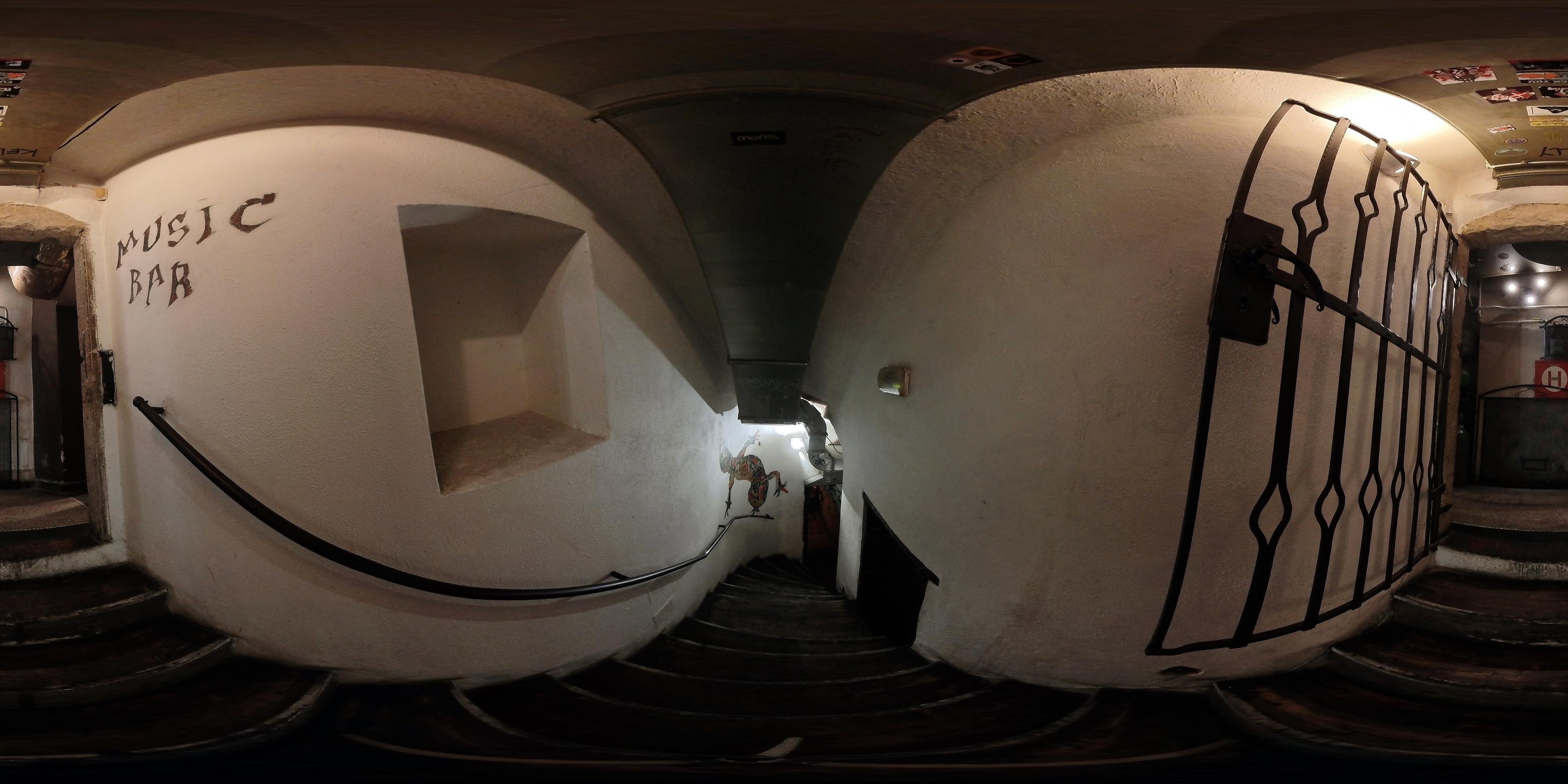 Nevinný bar Gecko foto 6