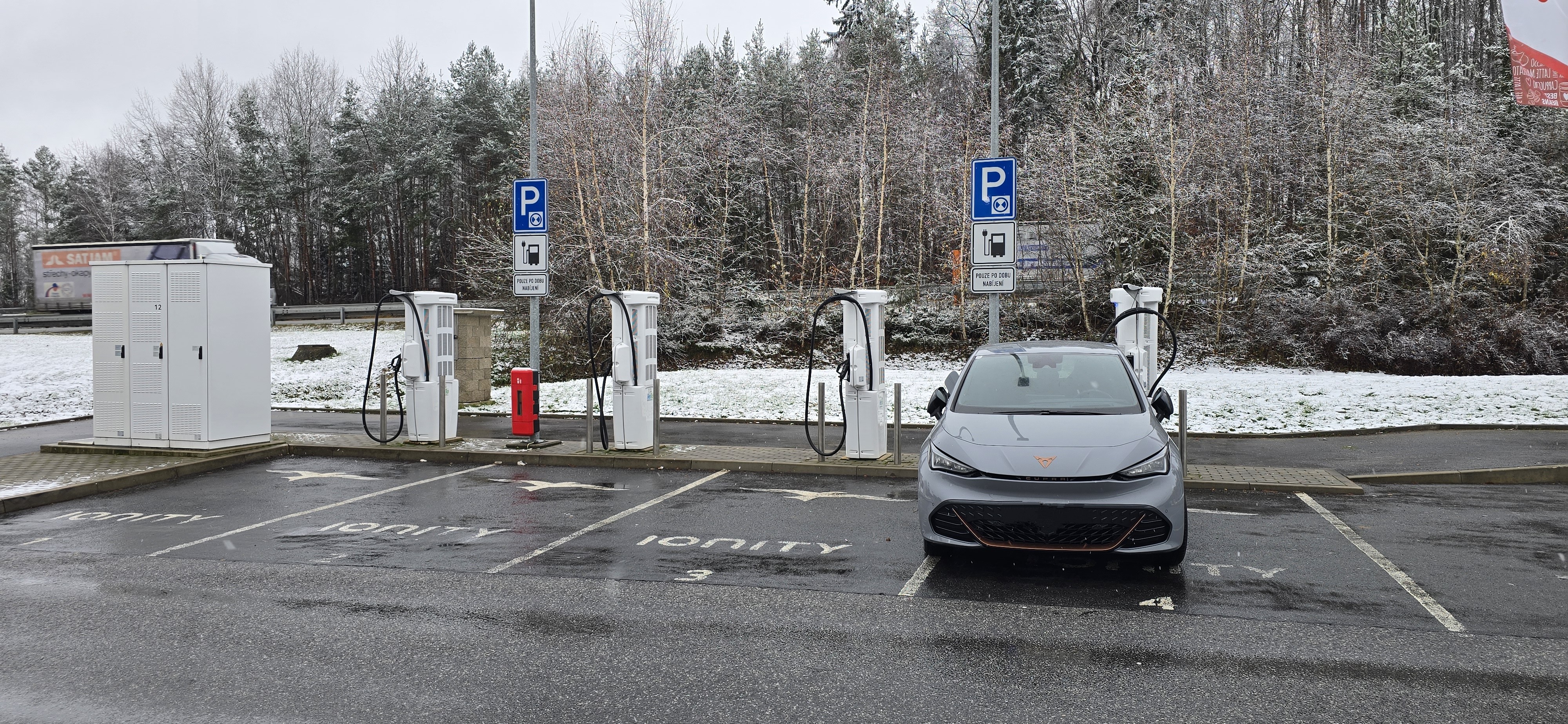 Dobíjecí stanice IONITY foto 3