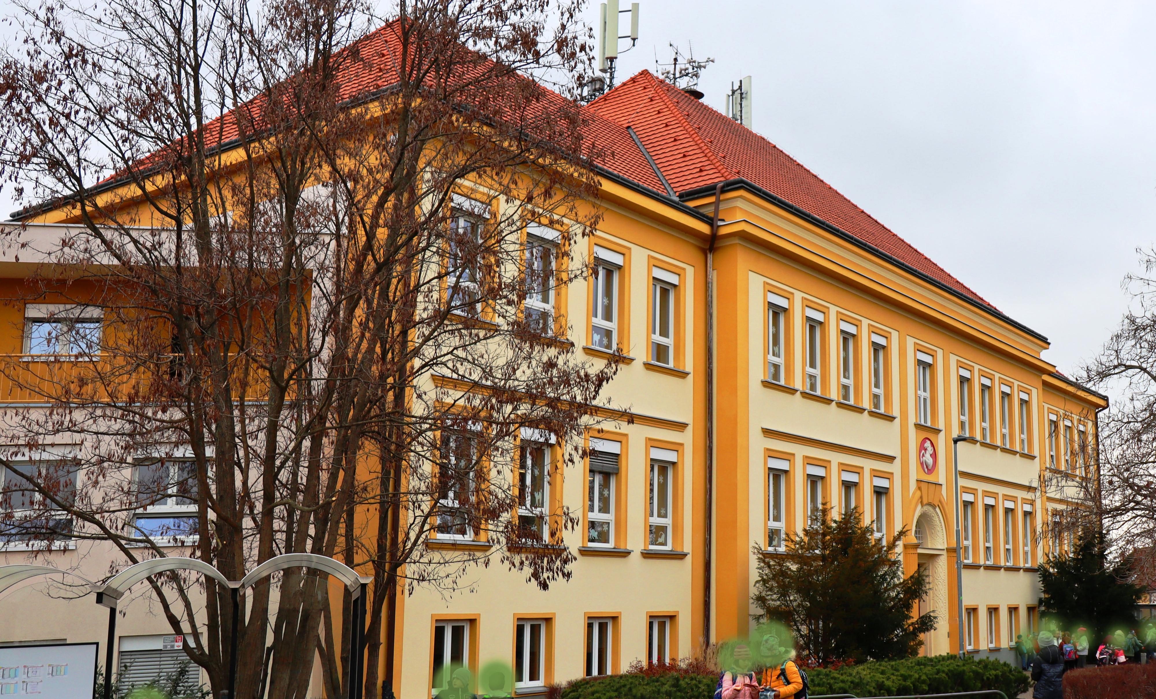 Základní škola Pardubice-Svítkov, Školní 748 foto 3