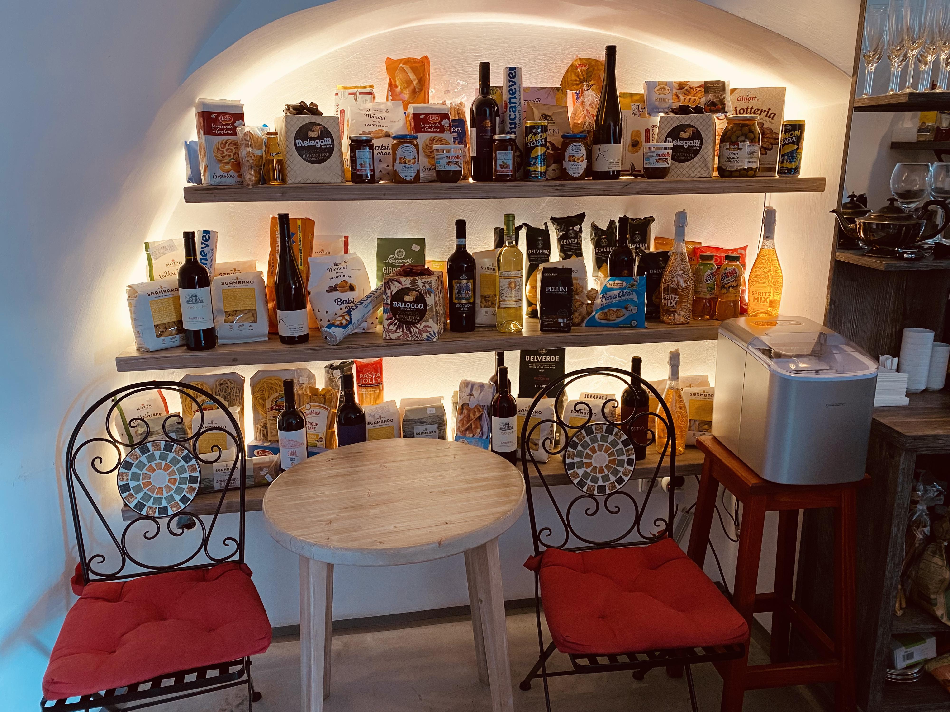 Amici Miei Mikulov - shop & víno foto 1