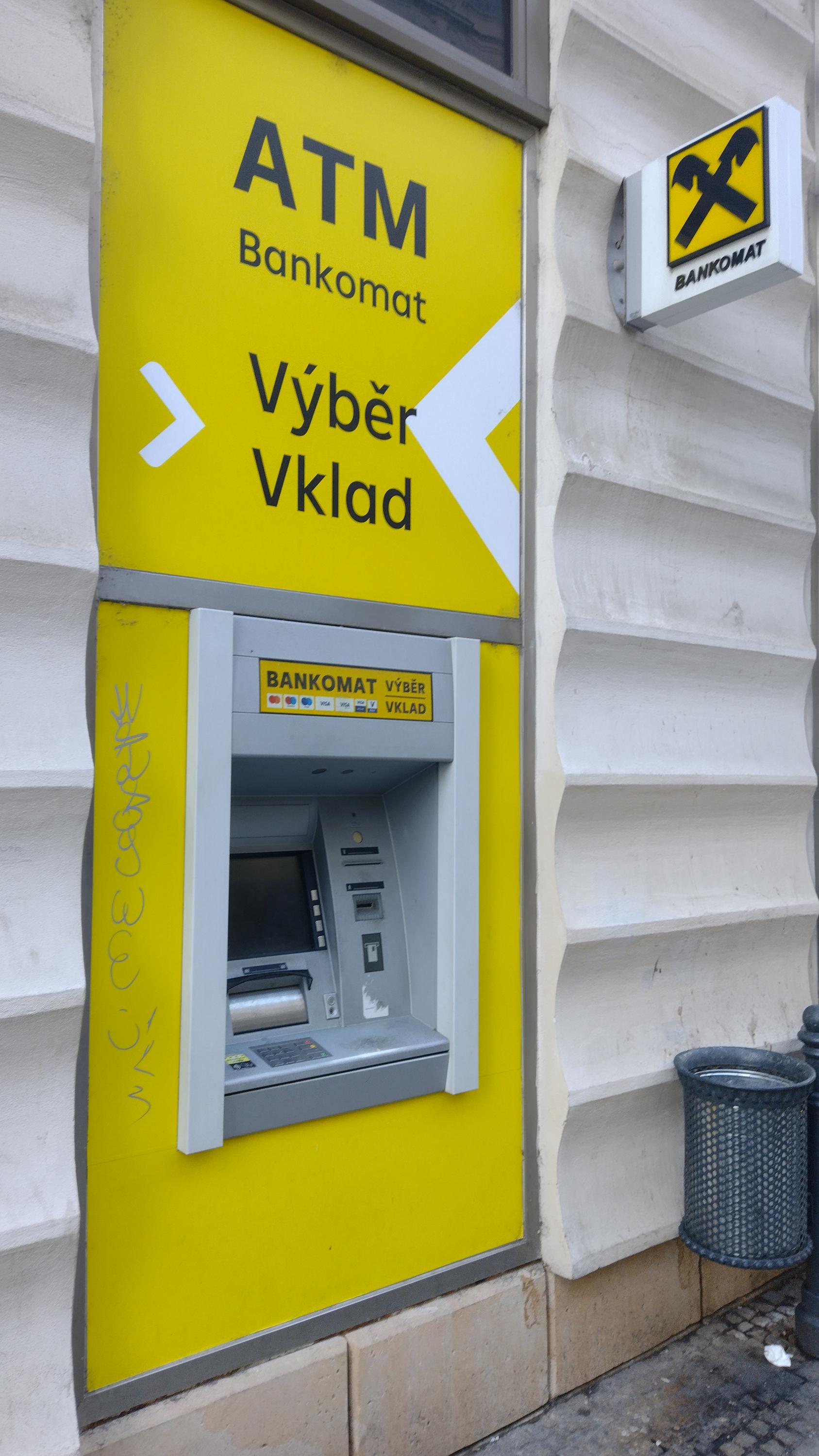 Raiffeisenbank - bankomat foto 3