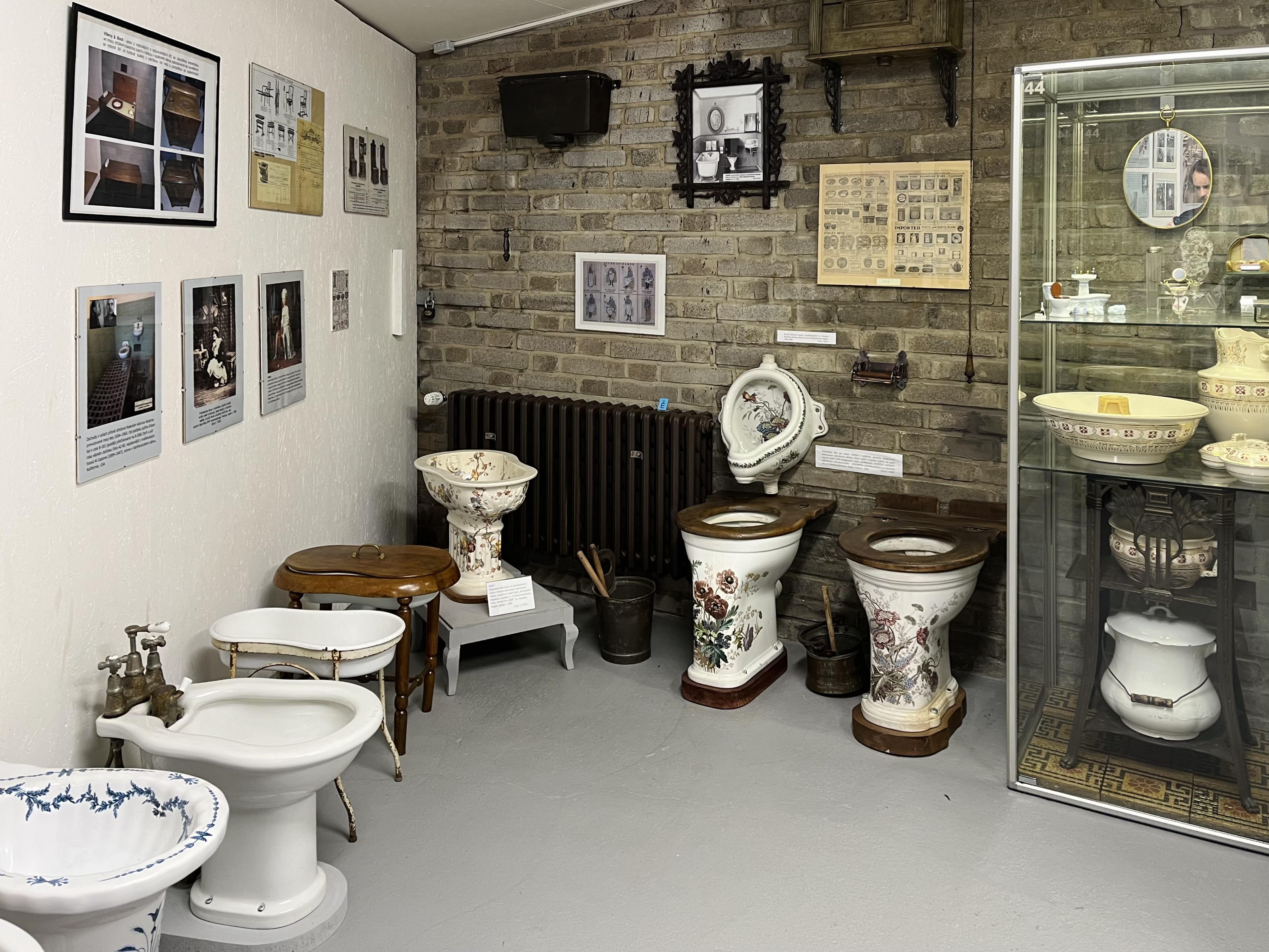 Muzeum historických nočníků a toalet foto 3
