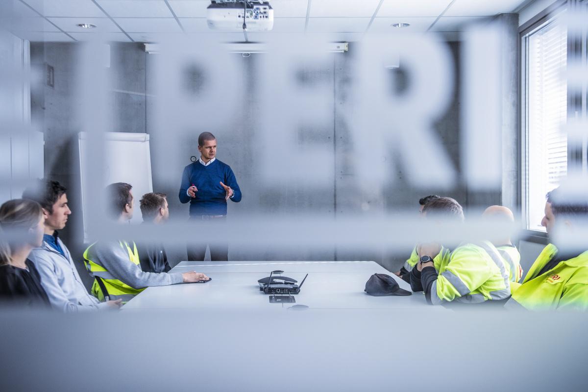 PERI bednění, lešení, služby