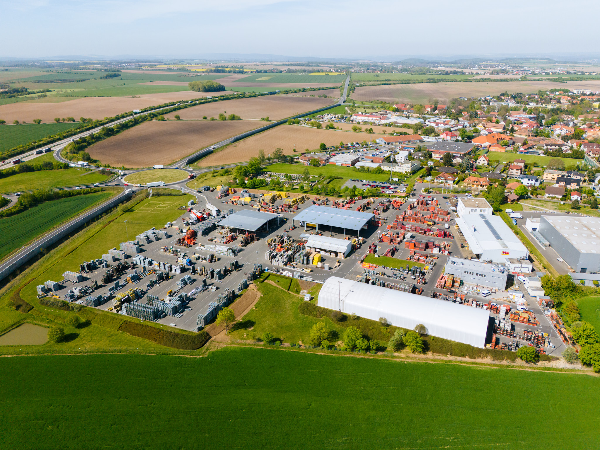 PERI bednění, lešení, služby foto 3