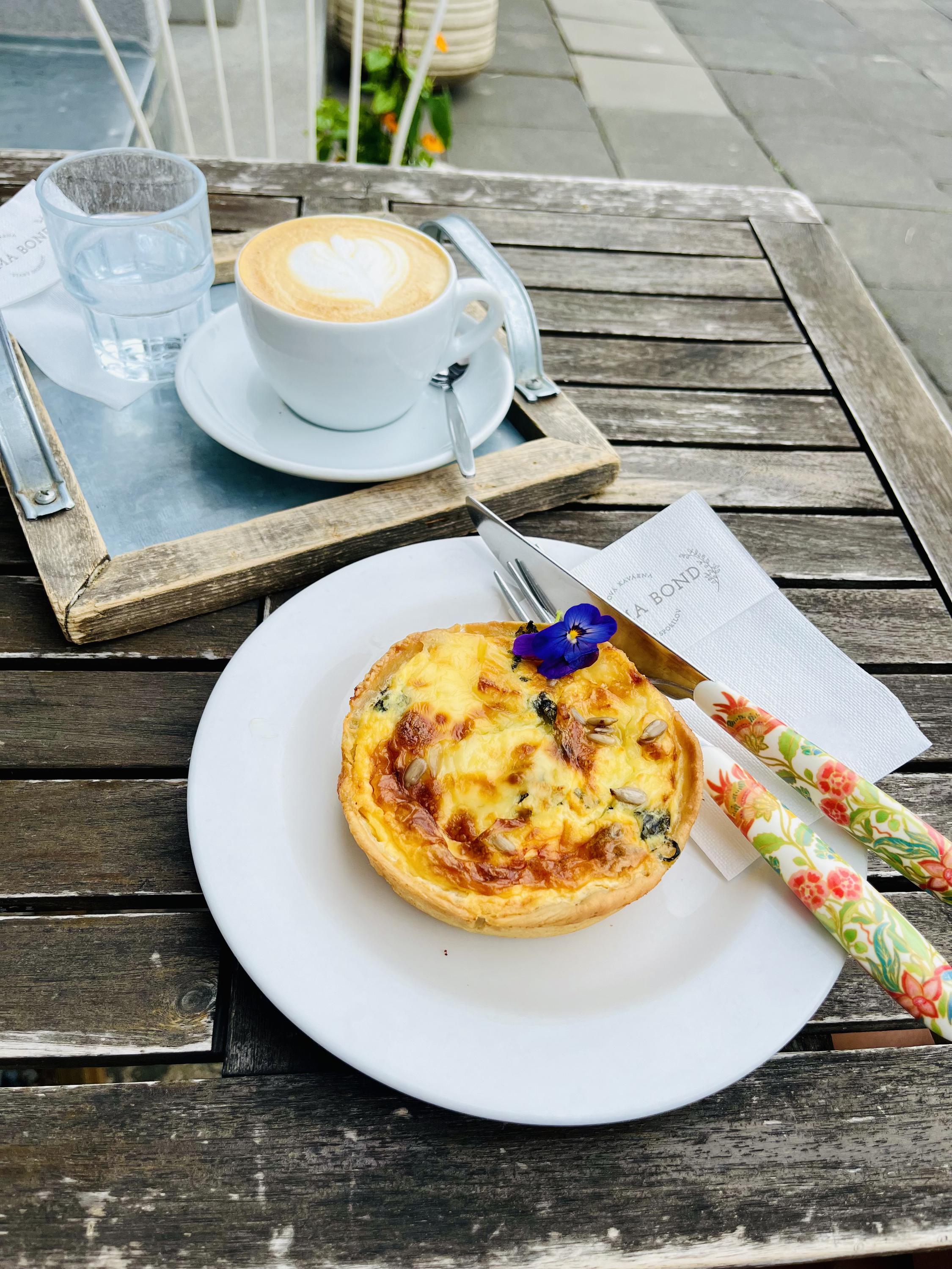 Kavárna Mama Bond foto 2