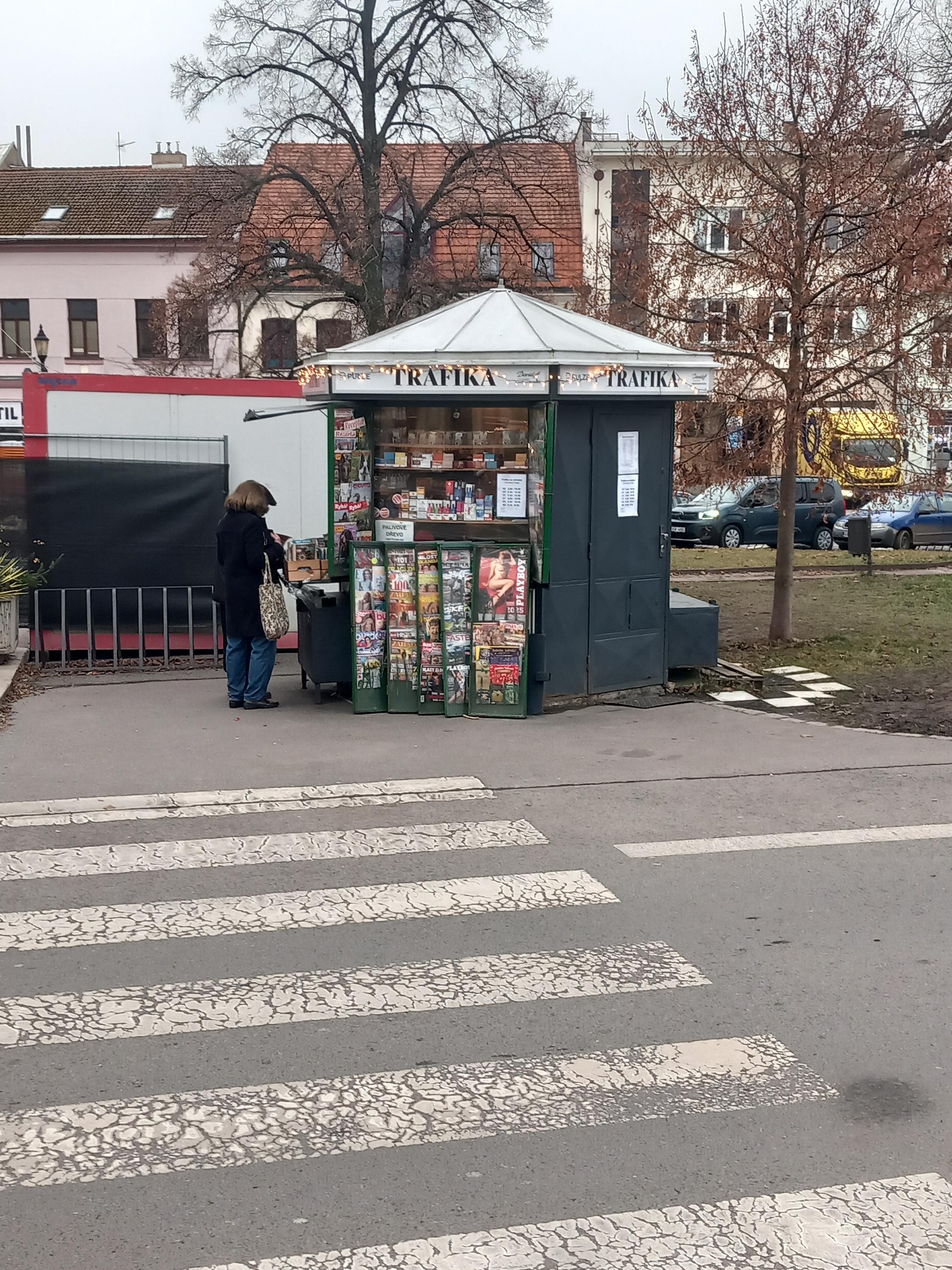 Trafika na náměstí foto 2