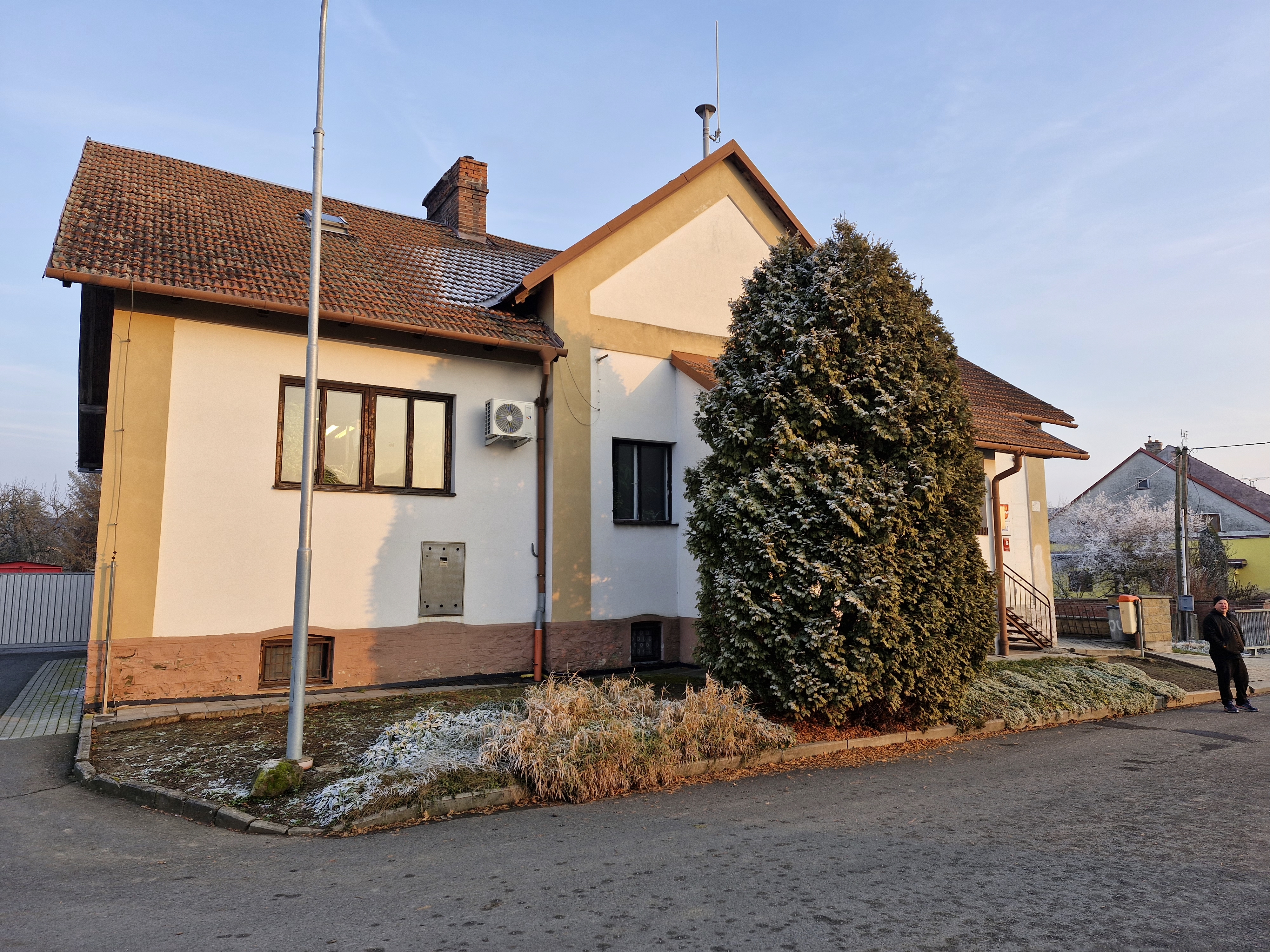 Měrovice nad Hanou - obecní úřad foto 2