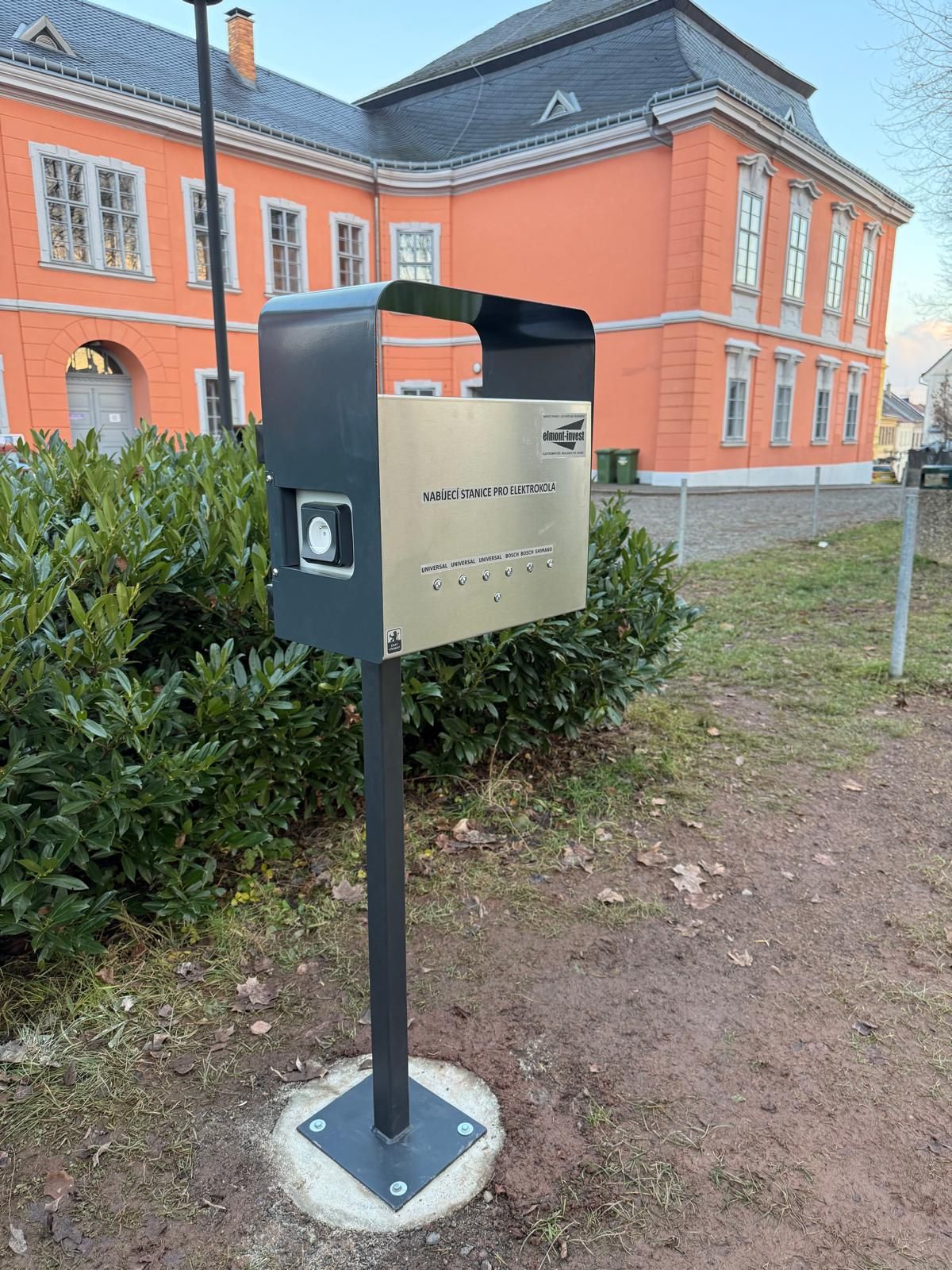 Dobíjecí stanice pro elektrokola foto 5