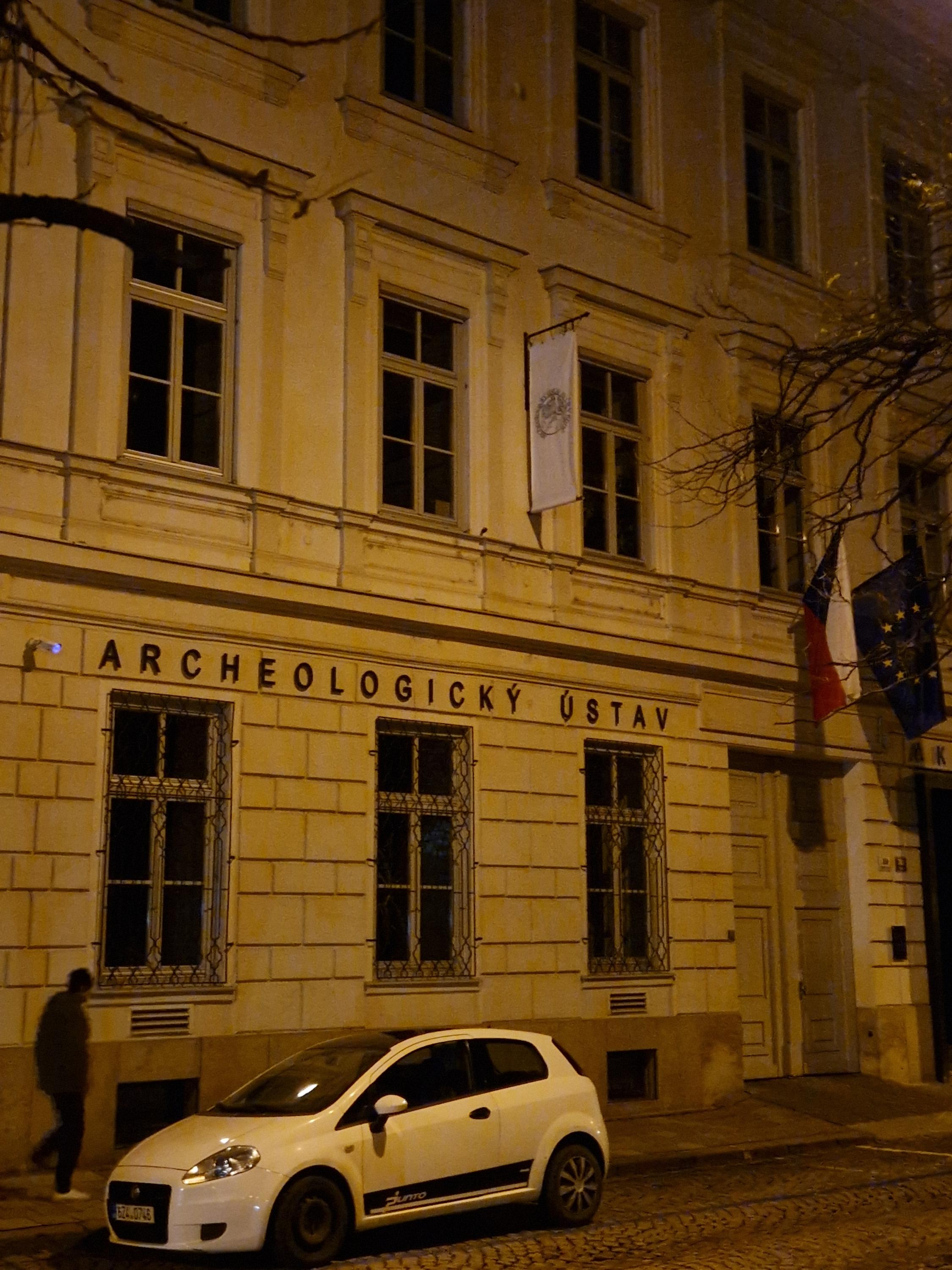 Knihovna Archeologického ústavu AV ČR foto 2