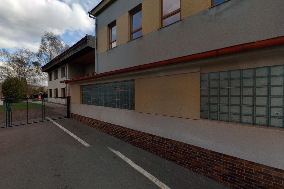 Základní škola a Mateřská škola Radim, okres Kolín foto 2