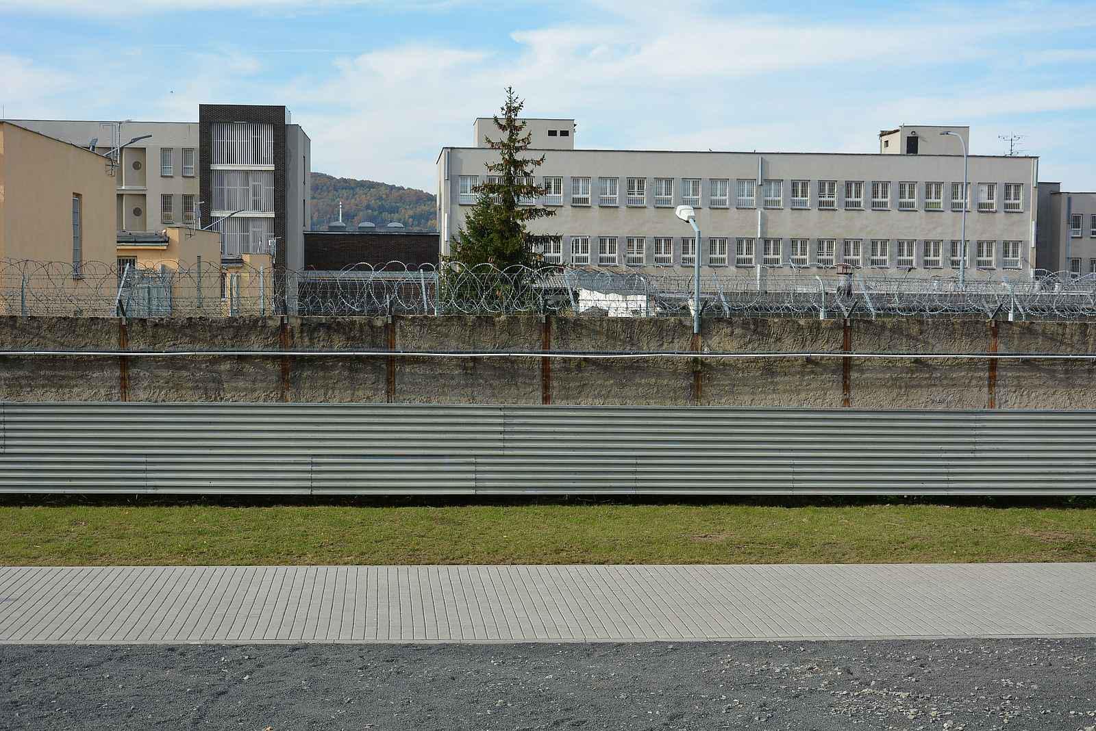 Věznice Stráž pod Ralskem foto 2
