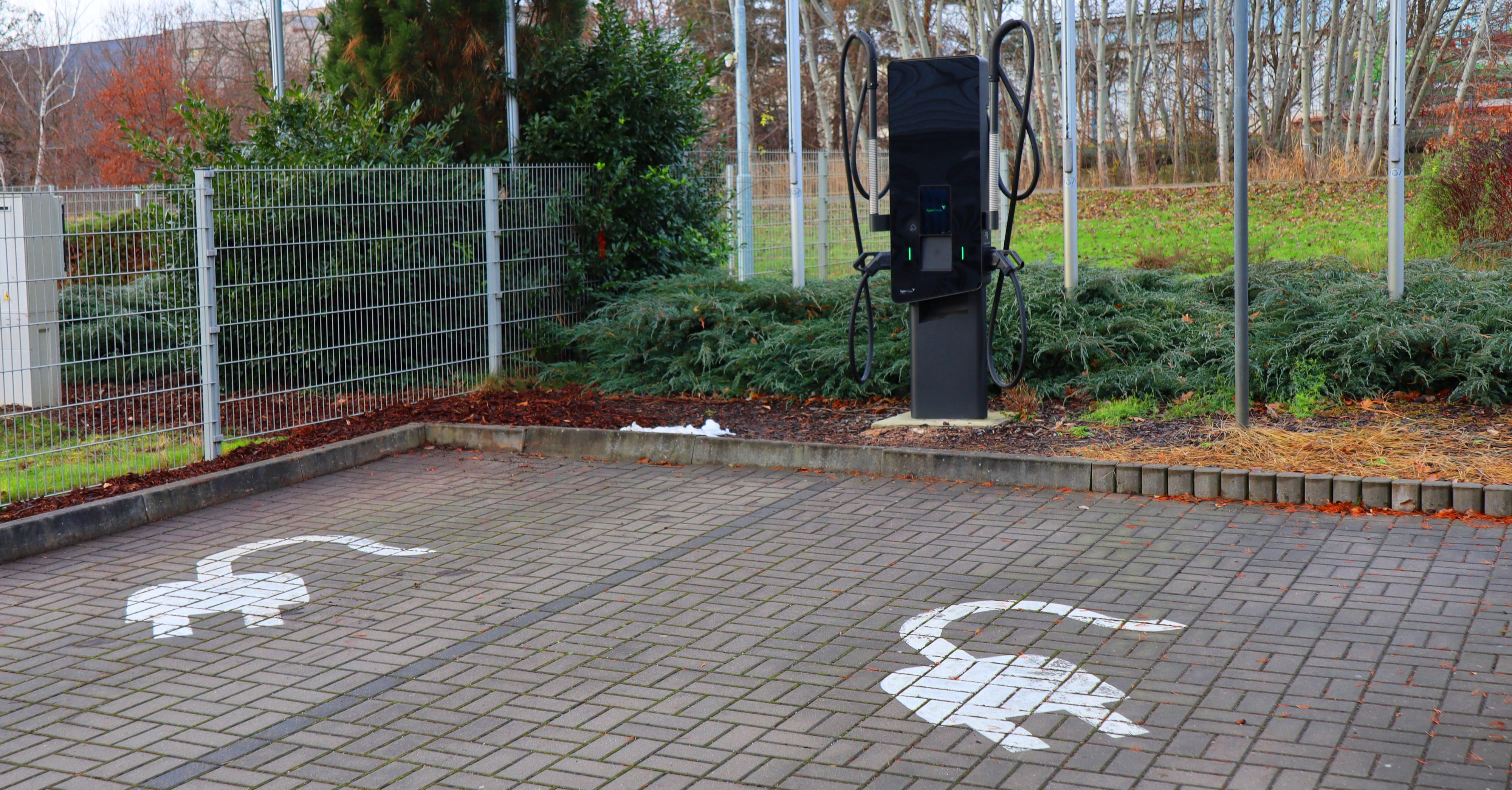 Dobíjecí stanice pro elektromobily Březhradská foto 2