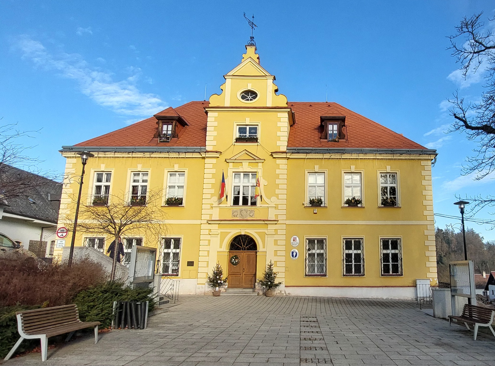 Bouzov - obecní úřad foto 6