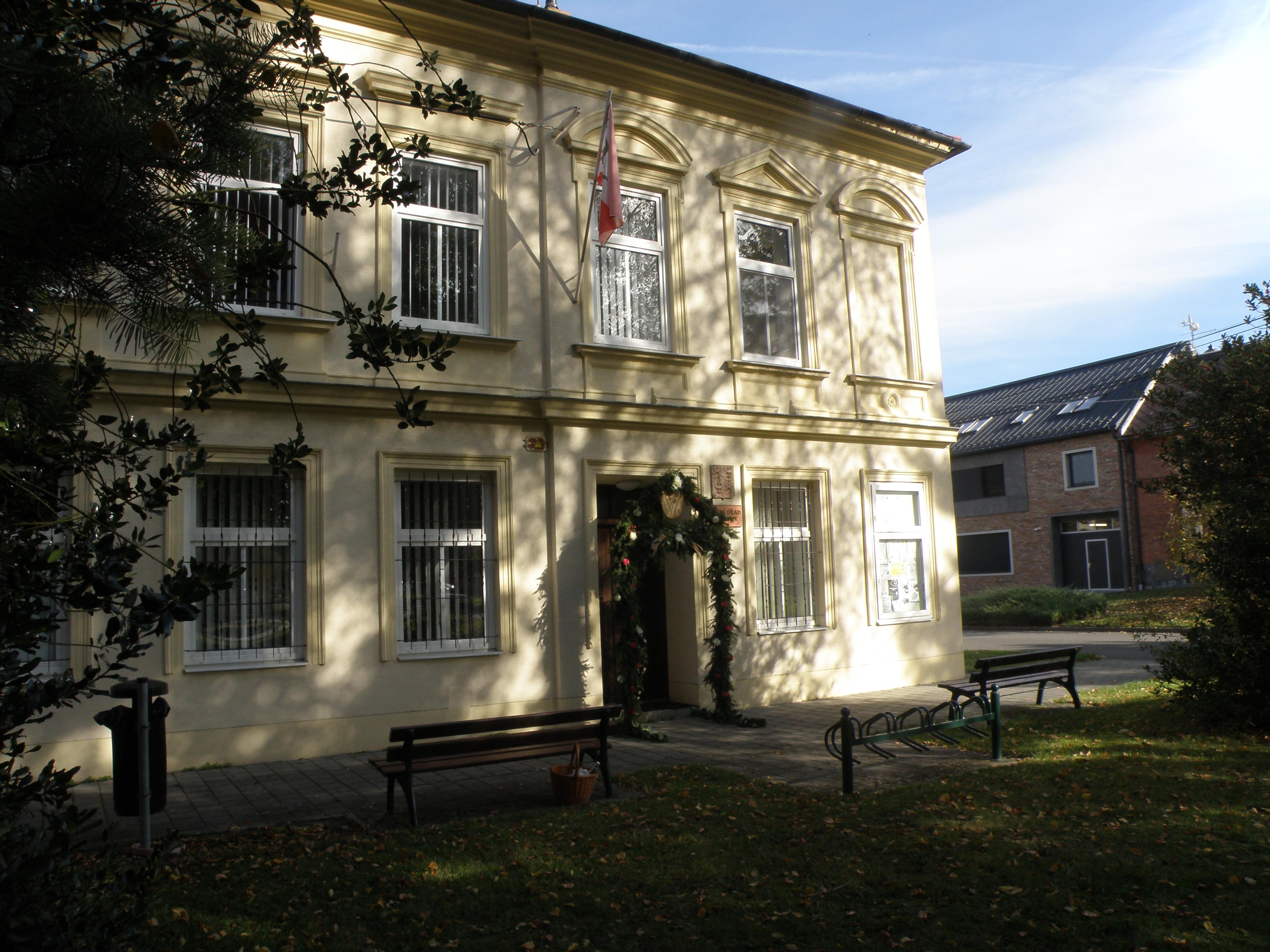 Třebětice - obecní úřad foto 2