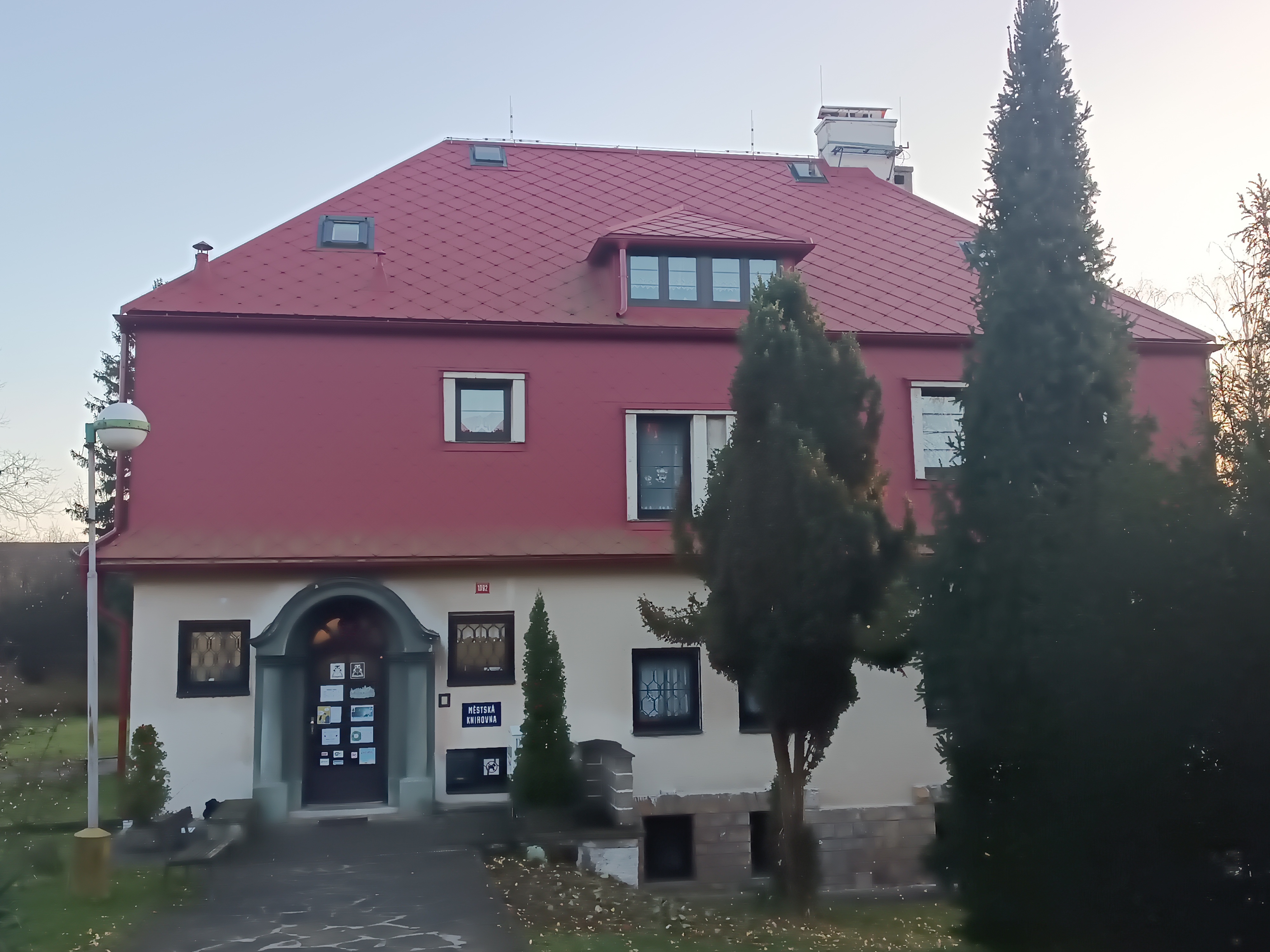 Městská knihovna Čelákovice foto 3