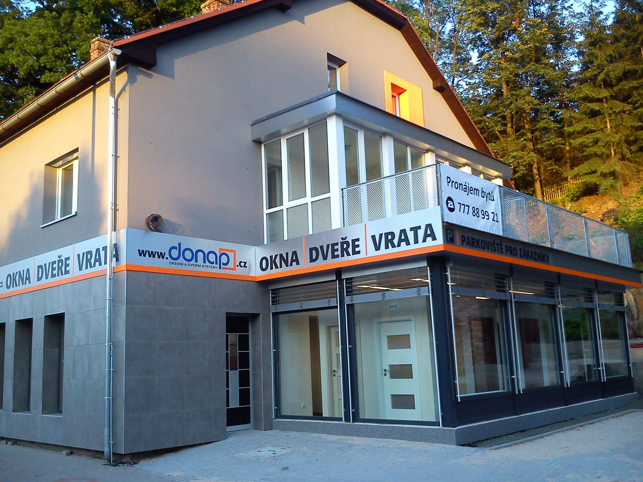 DONAP - OKNA, DVEŘE, VRATA, STÍNĚNÍ