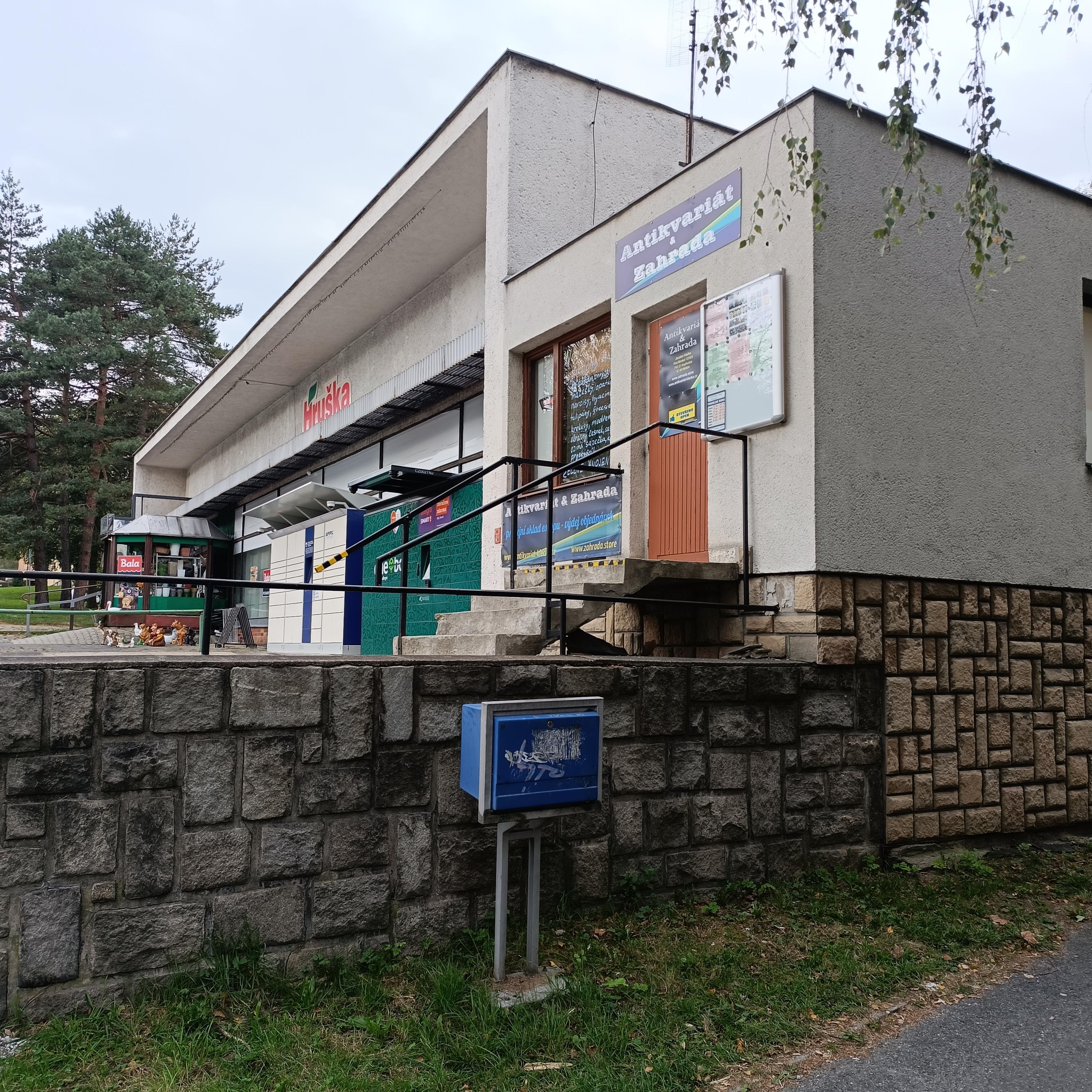 Antikvariát & Zahrada foto 3