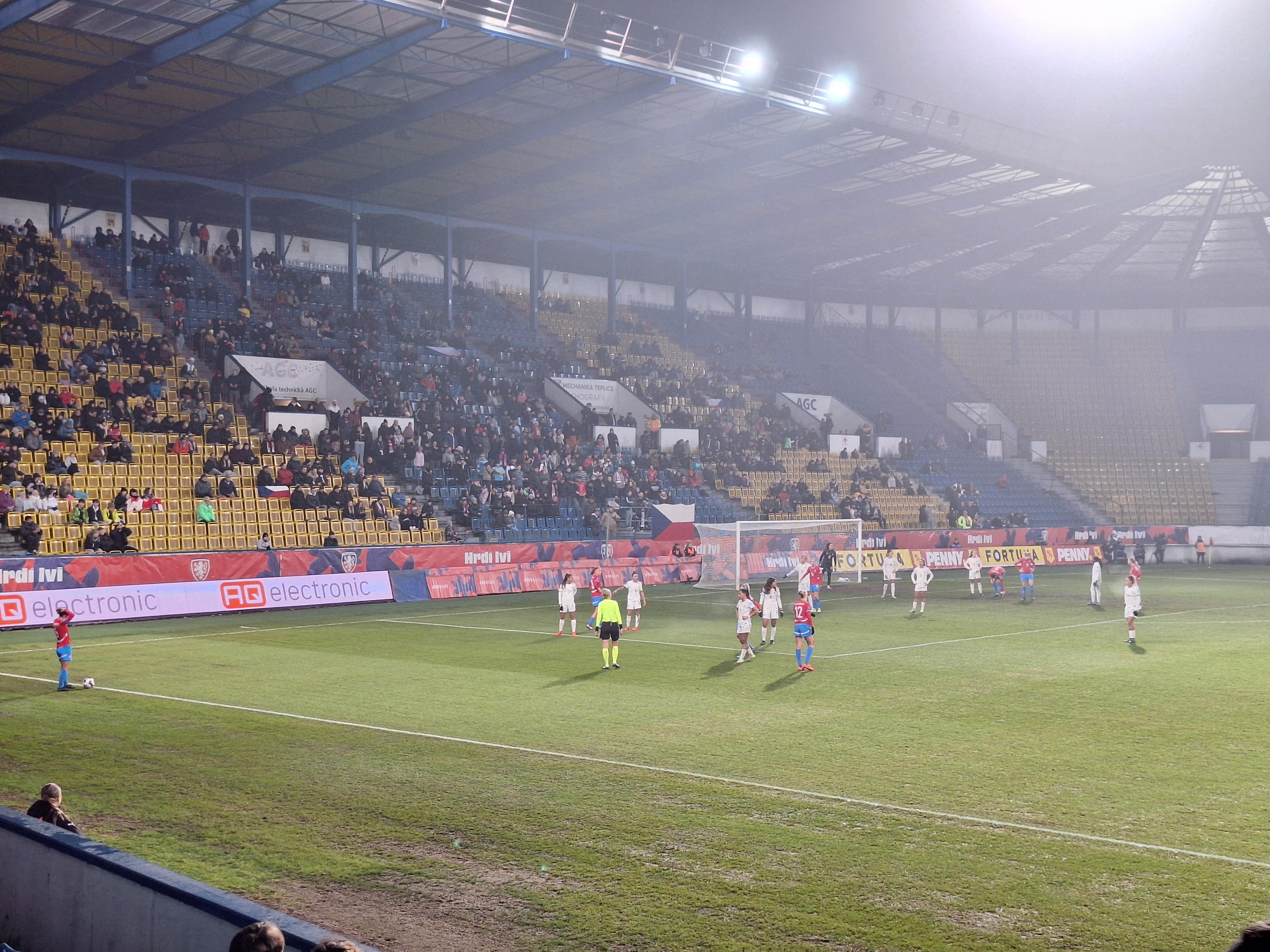 Fotbalový stadion Na Stínadlech foto 5