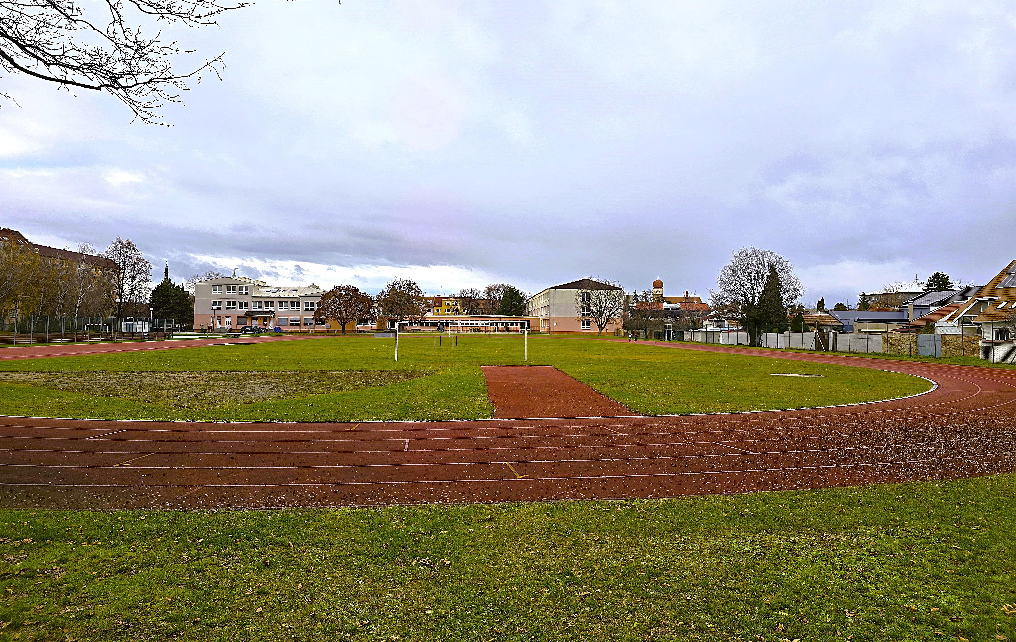 Reálné gymnázium a základní škola Otto Wichterleho, Prostějov foto 2