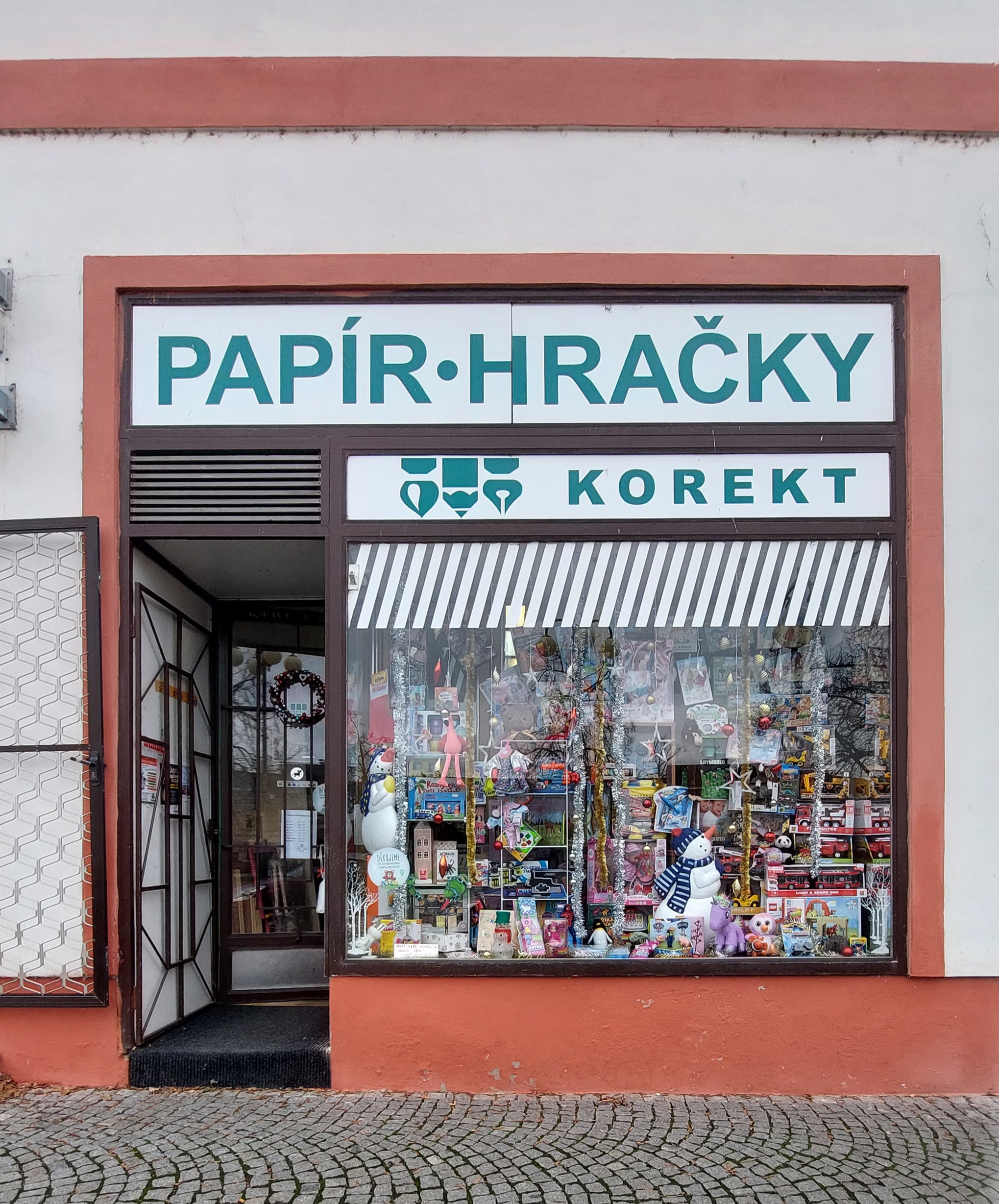 Korekt - papír, hračky foto 1
