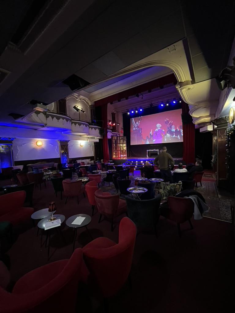 Royal Theatre & Club Chic foto 5