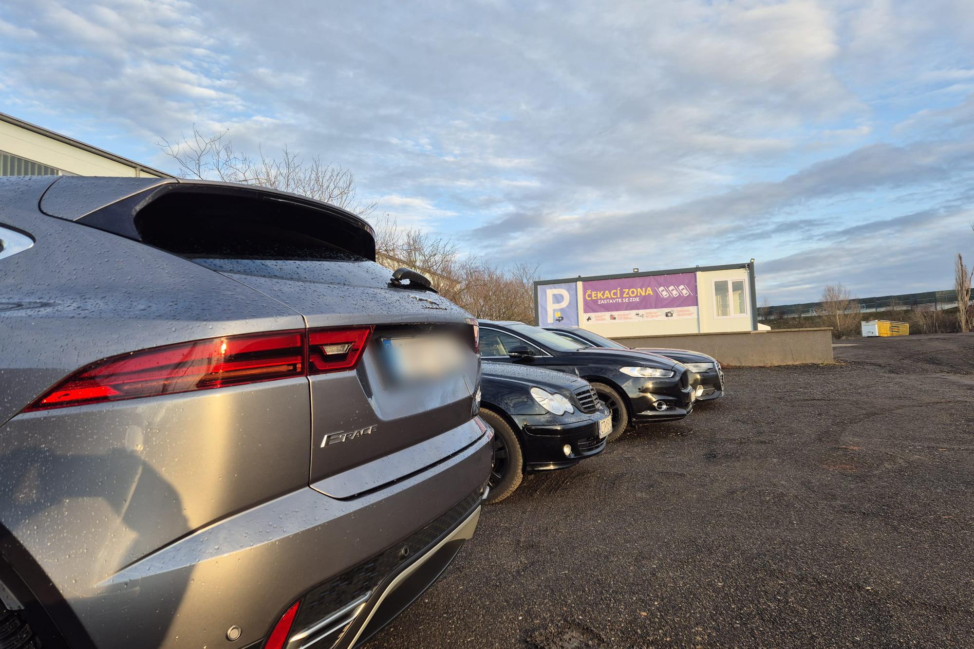 HOSTParking.cz - Parkování u letiště Praha