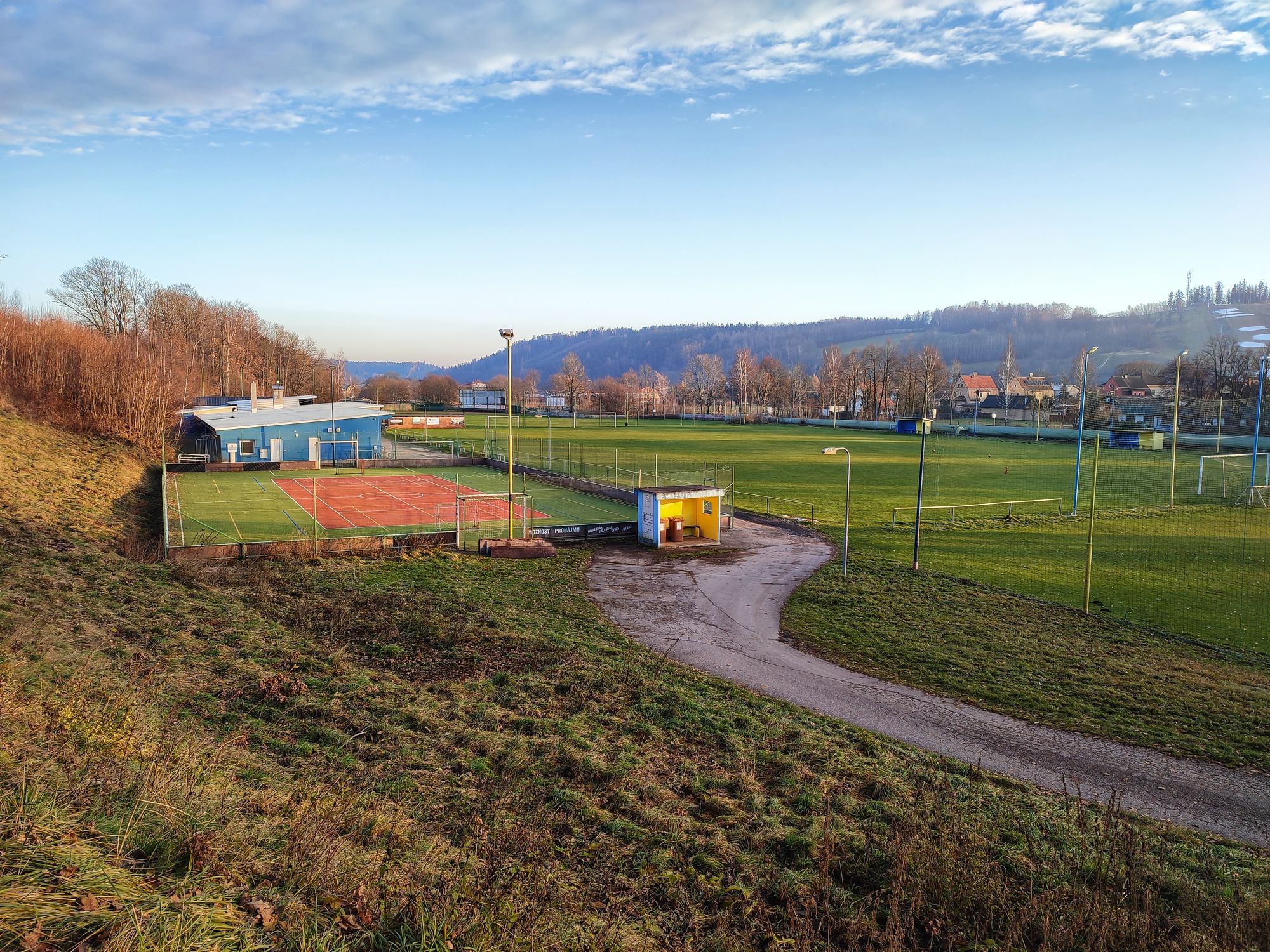 Fotbalové hřiště Mladé Buky foto 1