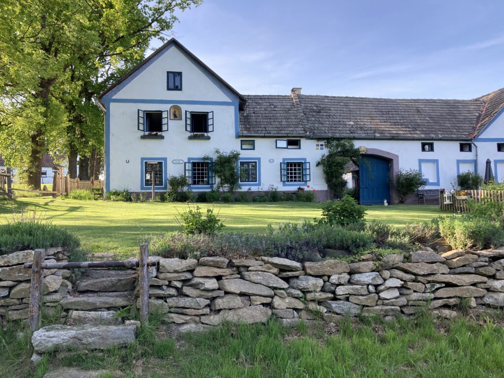 Chalupa v aleji foto 2