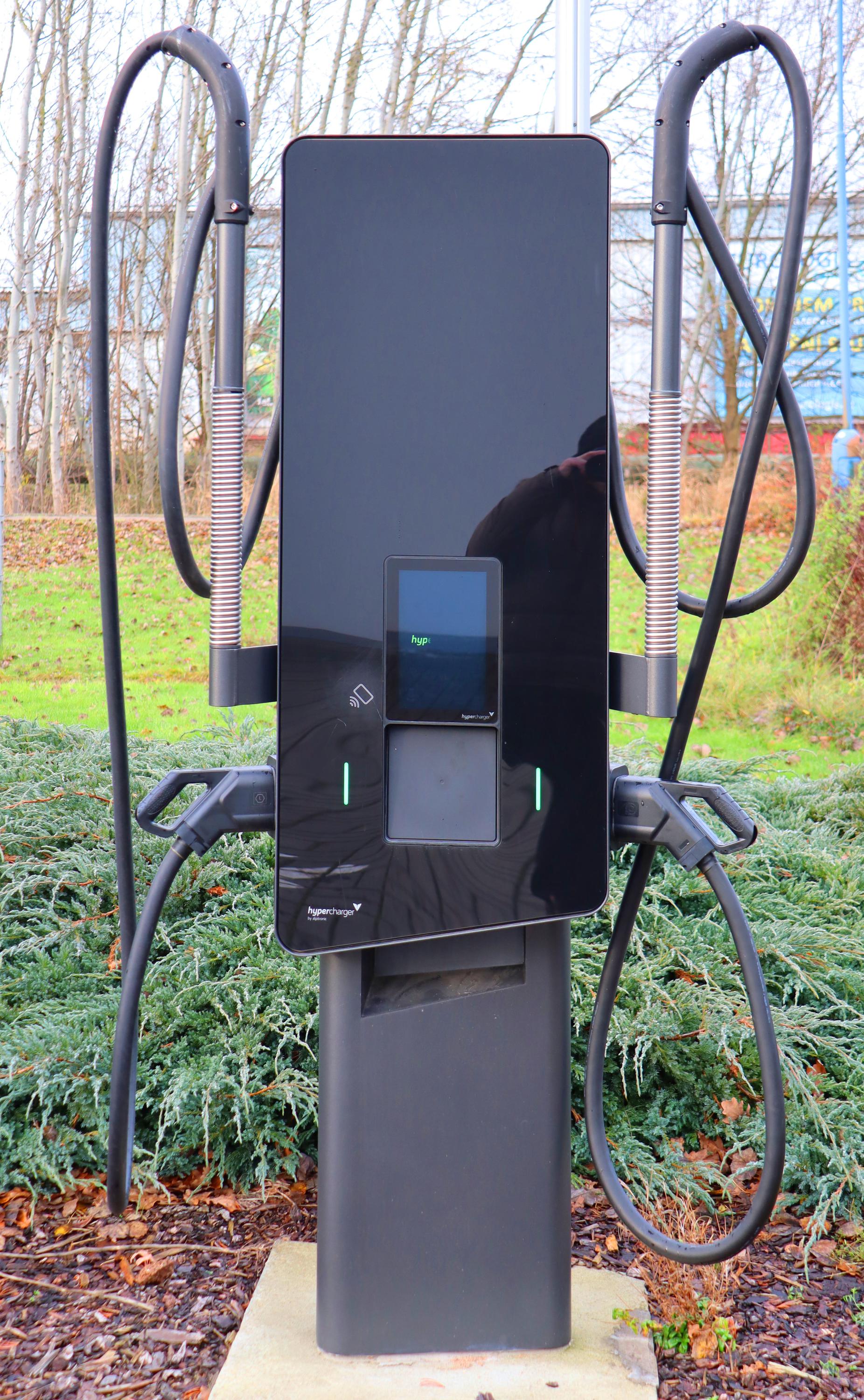 Dobíjecí stanice pro elektromobily Březhradská foto 3