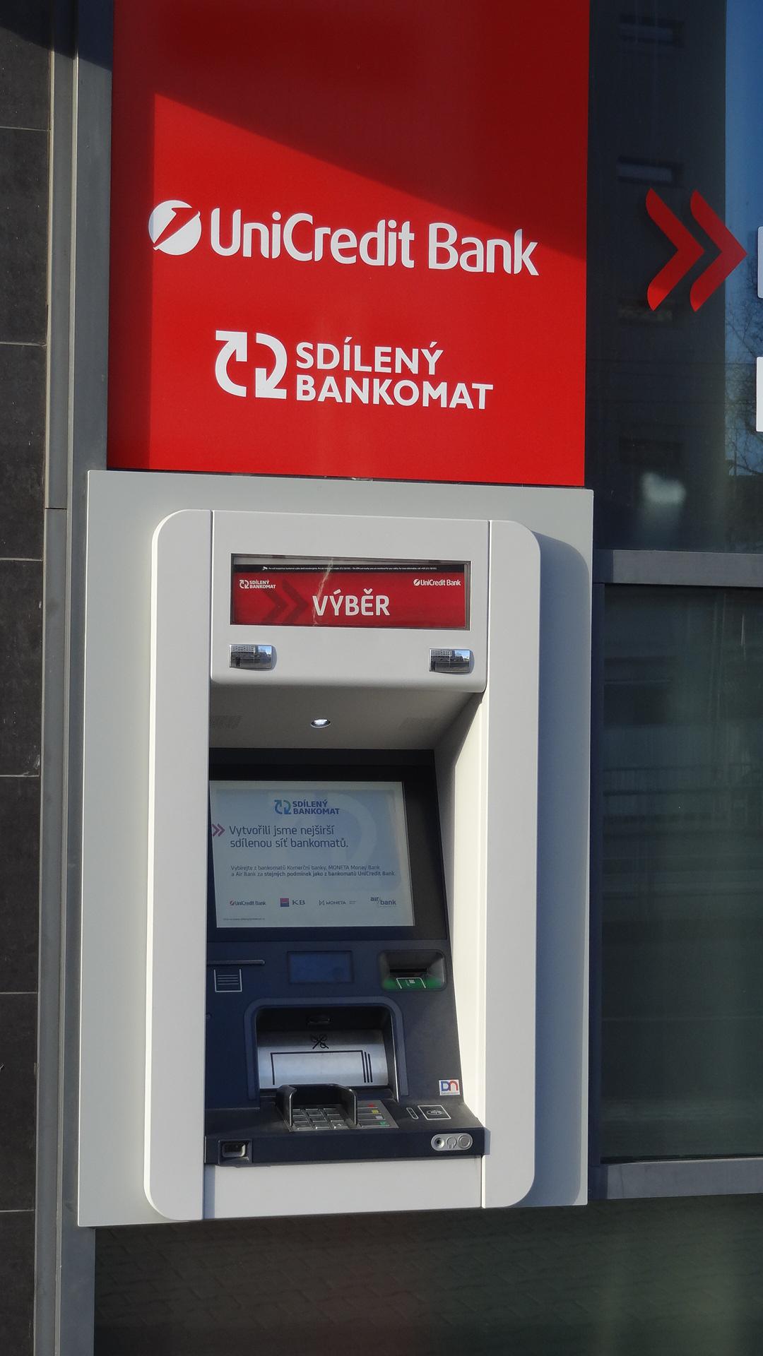 Bankomat UniCredit Bank Czech Republic foto 3