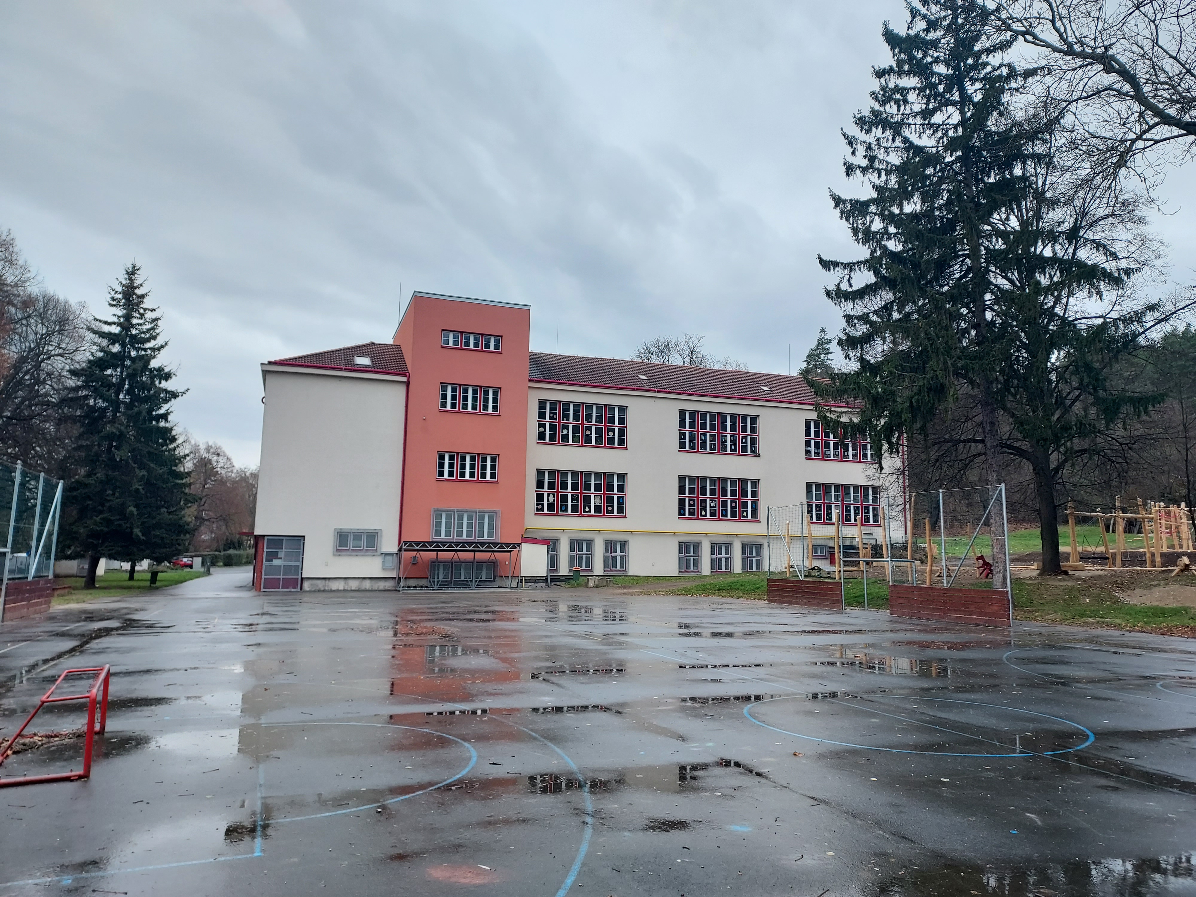 ZŠ Kuřim, Komenského